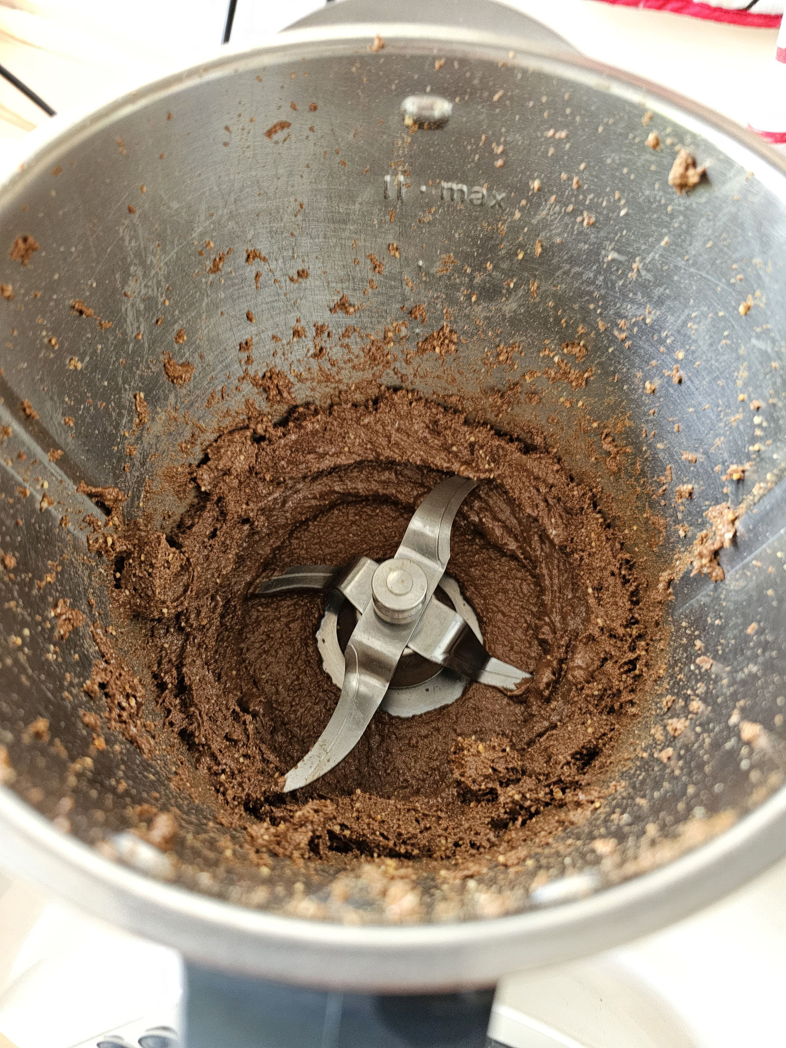 Zerkleinerte Rocher für Erdbeer-Tiramisu
