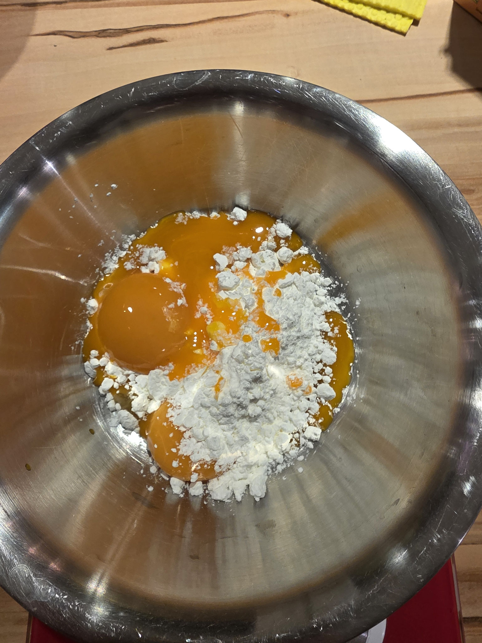 Eigelb und Speisestärke für Esterházy-Torte