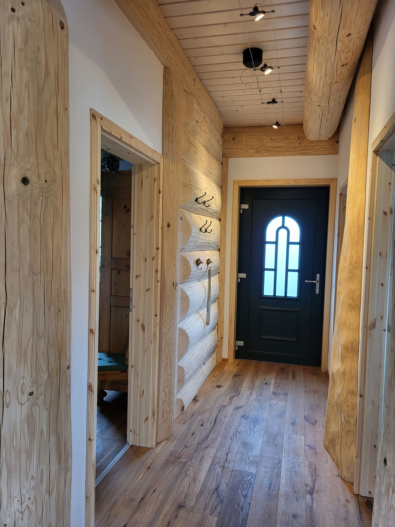 Blockhaus am Edersee mit Schwimmteich und Sauna