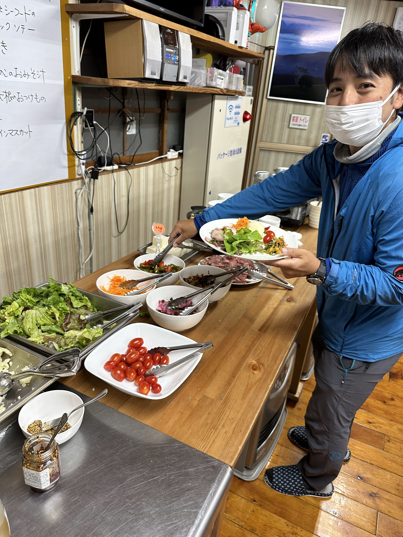 地元の新鮮な食材を使ったバイキングをお楽しみください