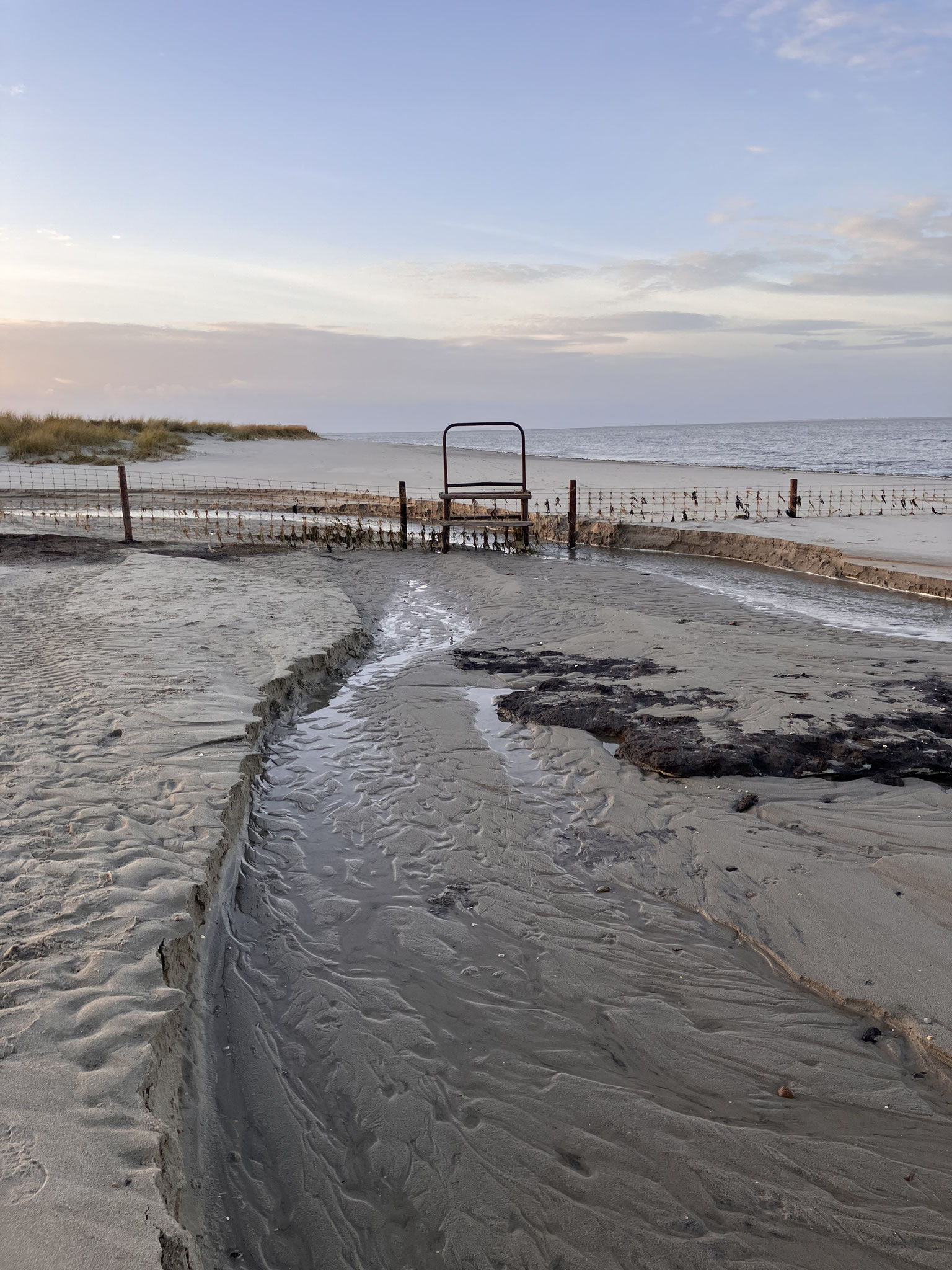 Natürliche Dynamik prägt das Weltnaturerbe Wattenmeer. Die Sturmflur schuf einen neuen Priel.