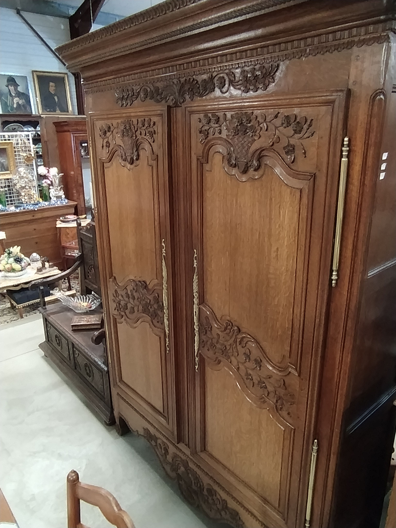 Ancienne armoire normande en chêne lg 1m74 ht 2m26 pf 60 cm