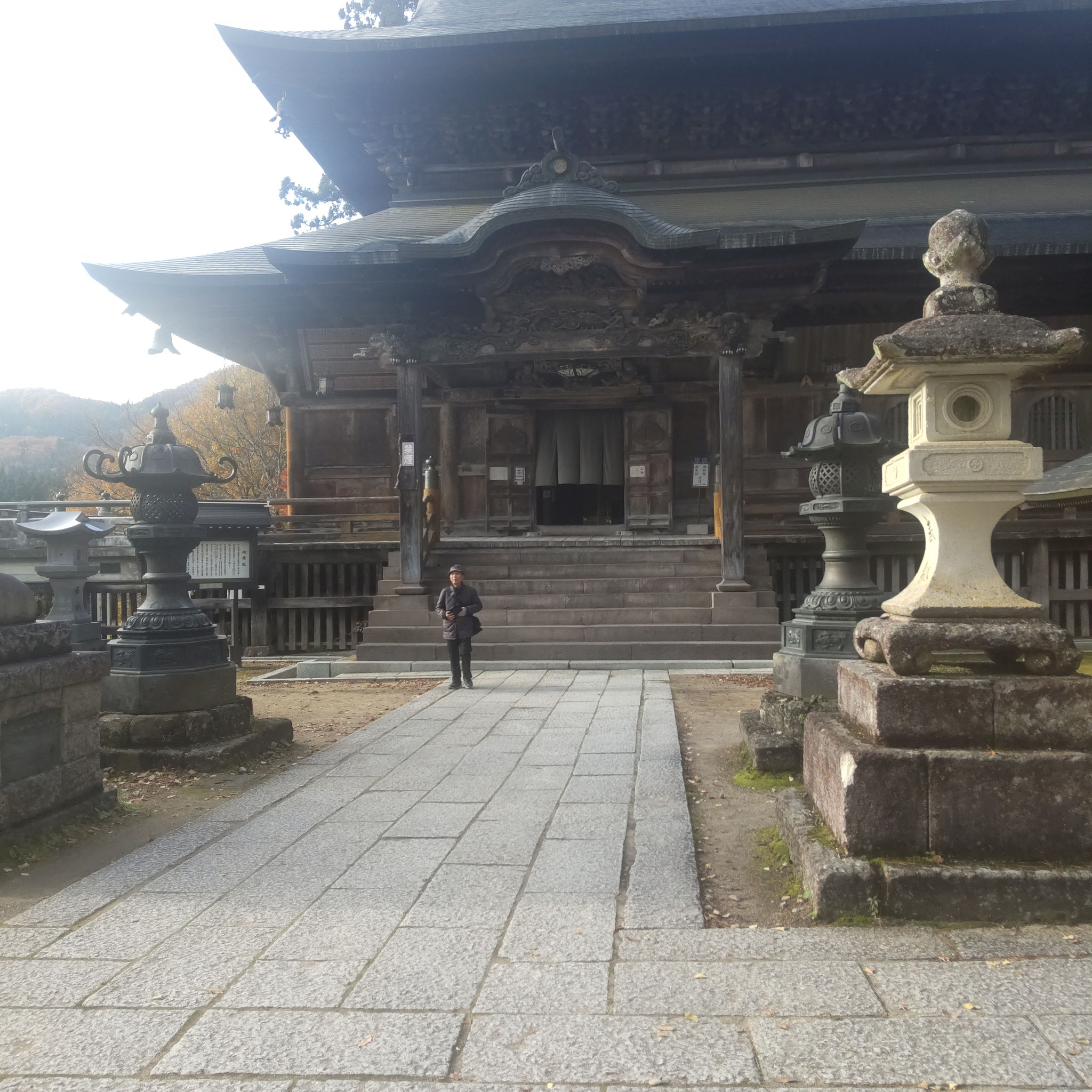 境内の静けさに、1300年の歴史がしみわたります。