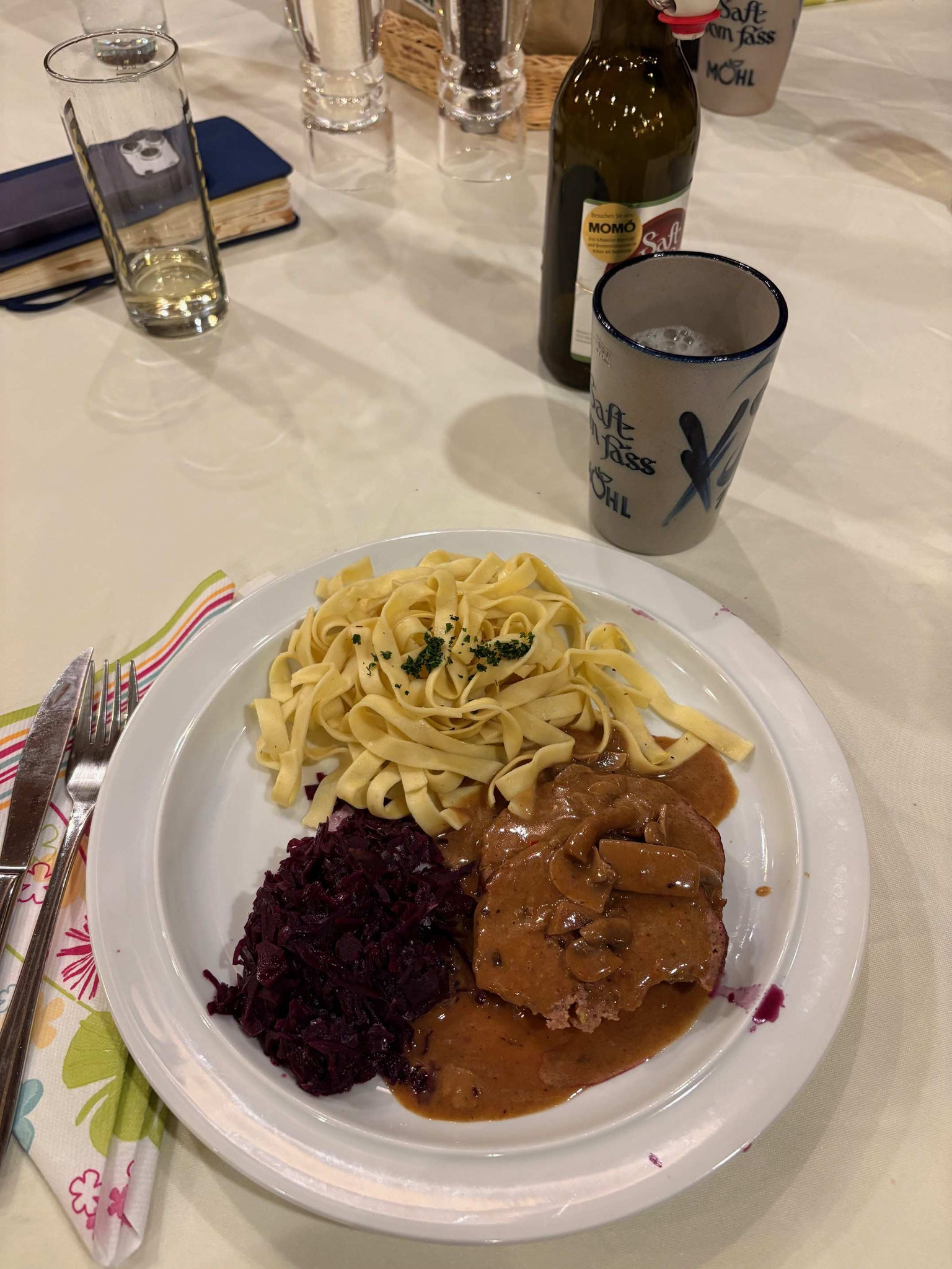 zum geselligen Teil gehörte das Nachtessen im Asperhof