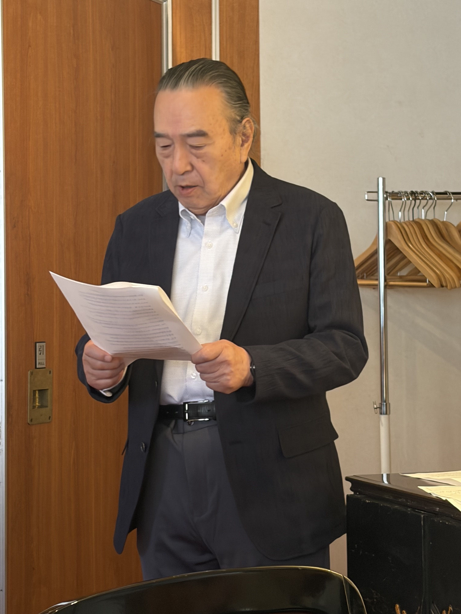 吉川さん報告中です