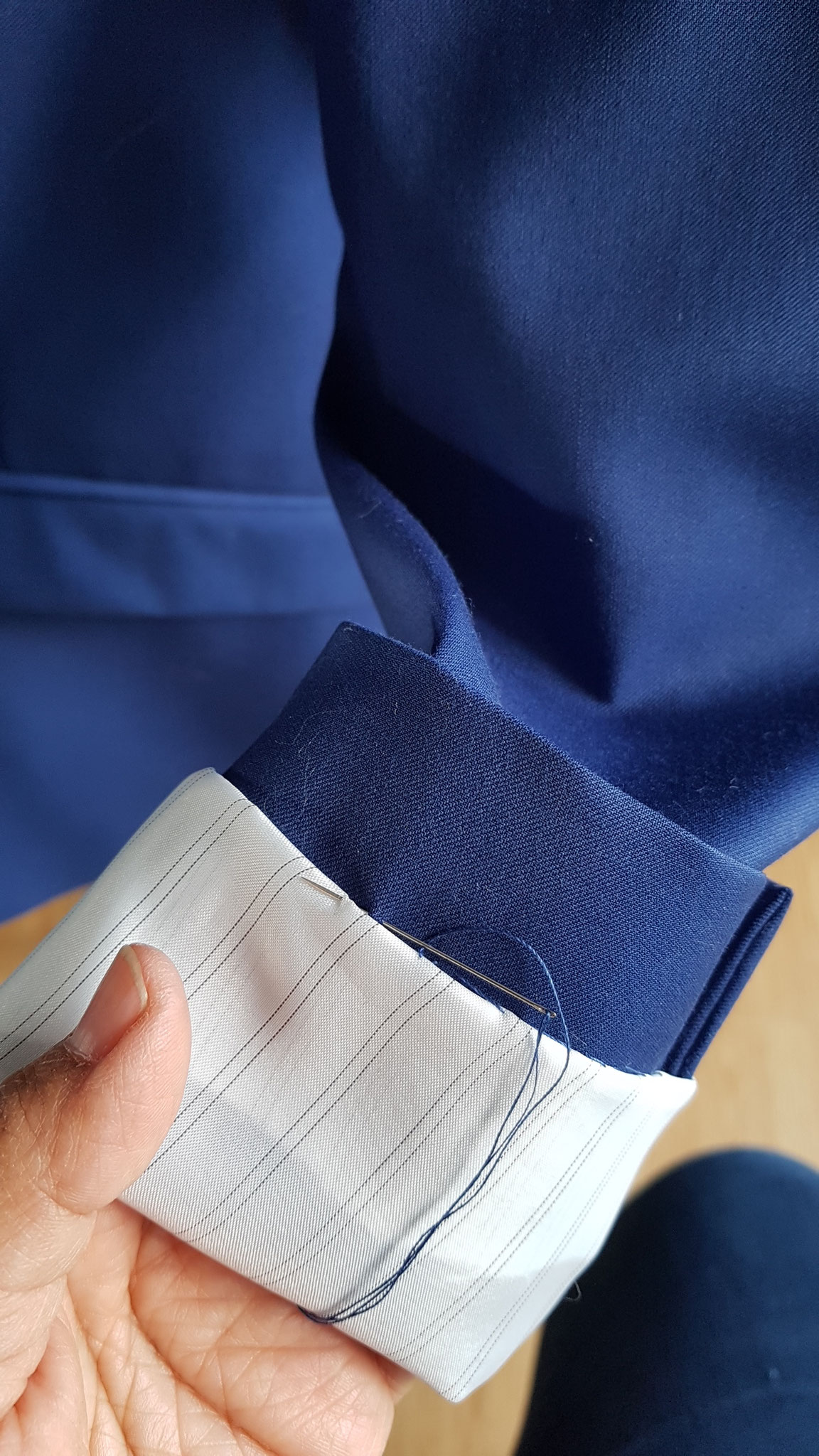 Couture  reprise manches veste homme