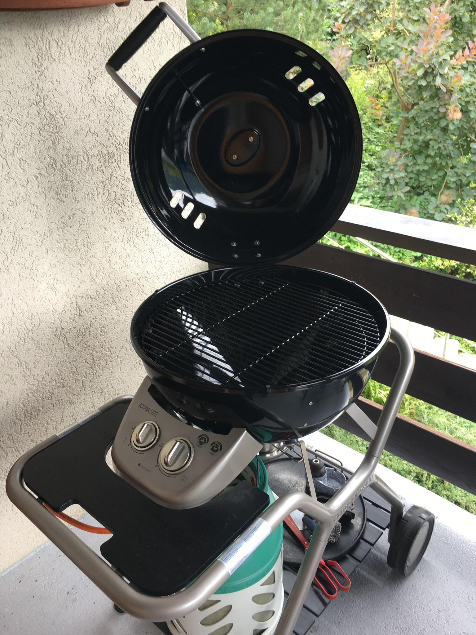 Grill auf Balkon