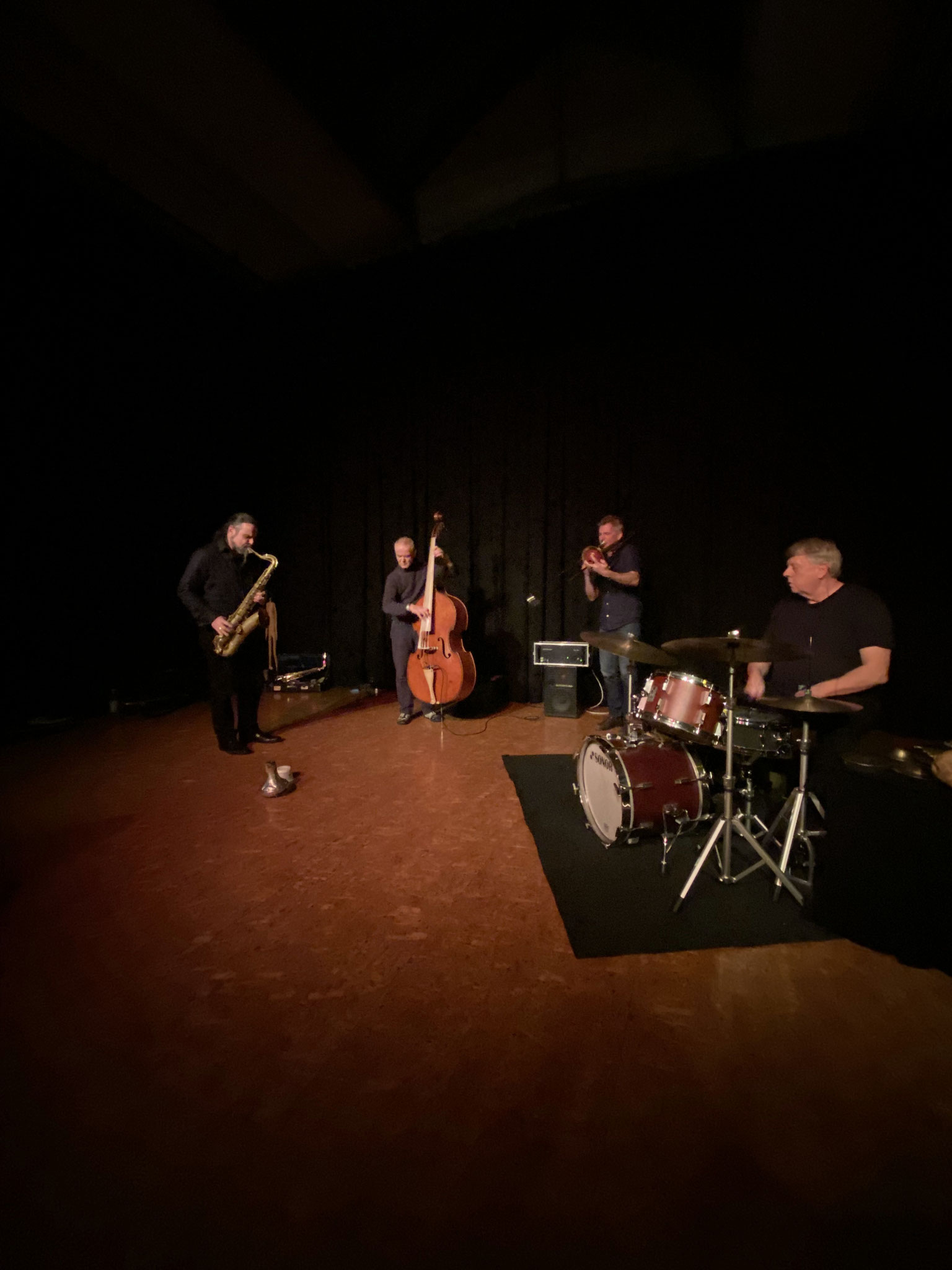 Hiby, Manderscheid, Bishop, Blume 08.12.2021 "Parzelle im Depot Dortmund" ©Paul Hiby
