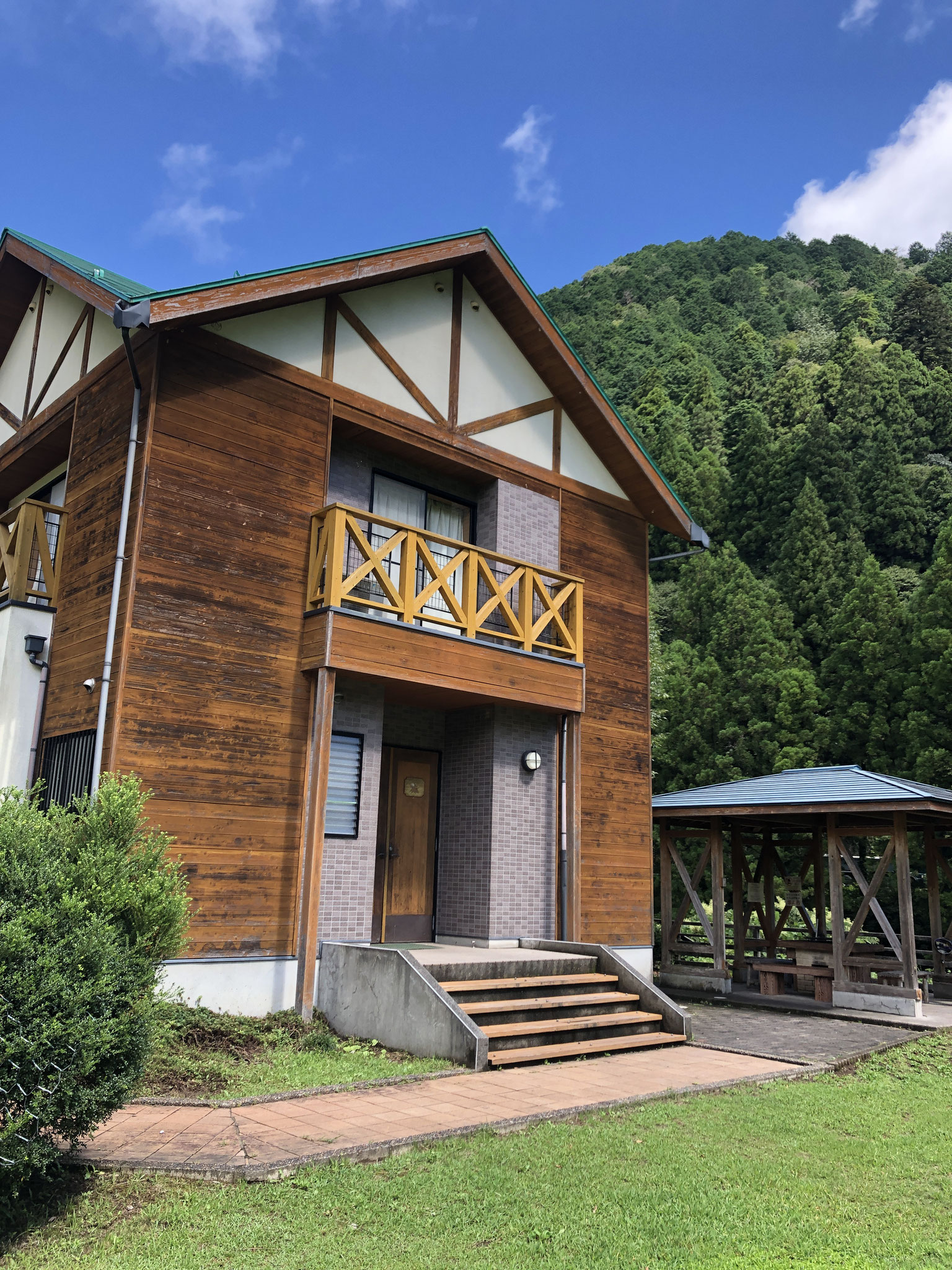 コテージ村 岐阜県のキャンプ場ならグリーンプラザみやま