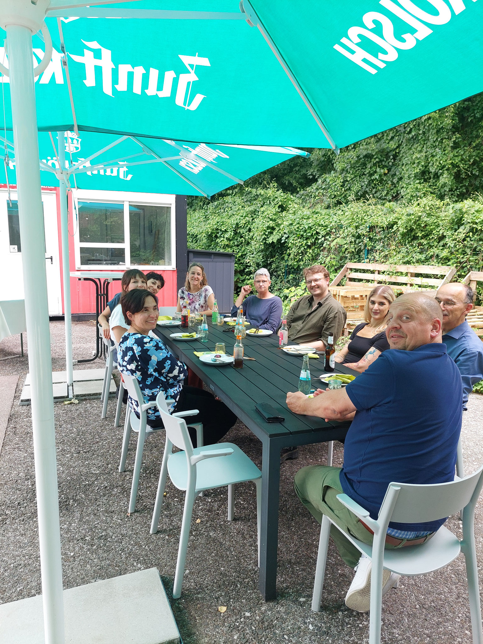 Gemütliche Runde mit den angereisten Projektpartnerinnen und -partnern.