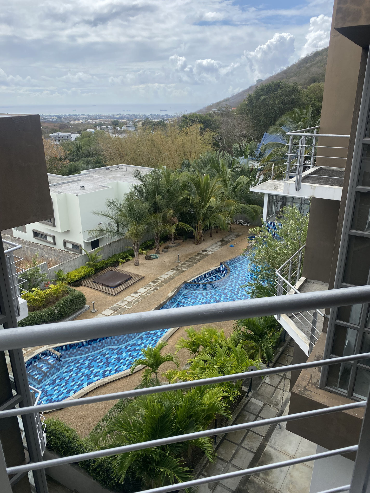 revente Victoria résidence triplex roof top G+2 soreze moka vue mer port louis ile maurice
