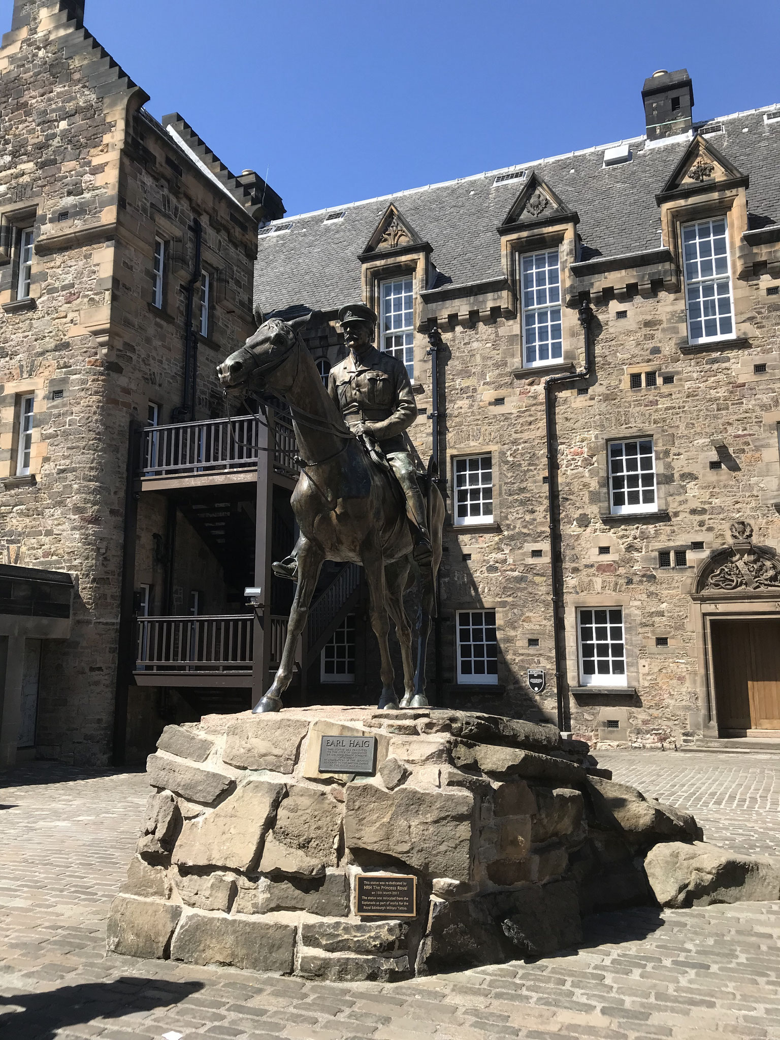 This statue was given to Edinburgh by Sir Dhunjibhoy Bomanji of Bombay due to his admiration to the British Empire