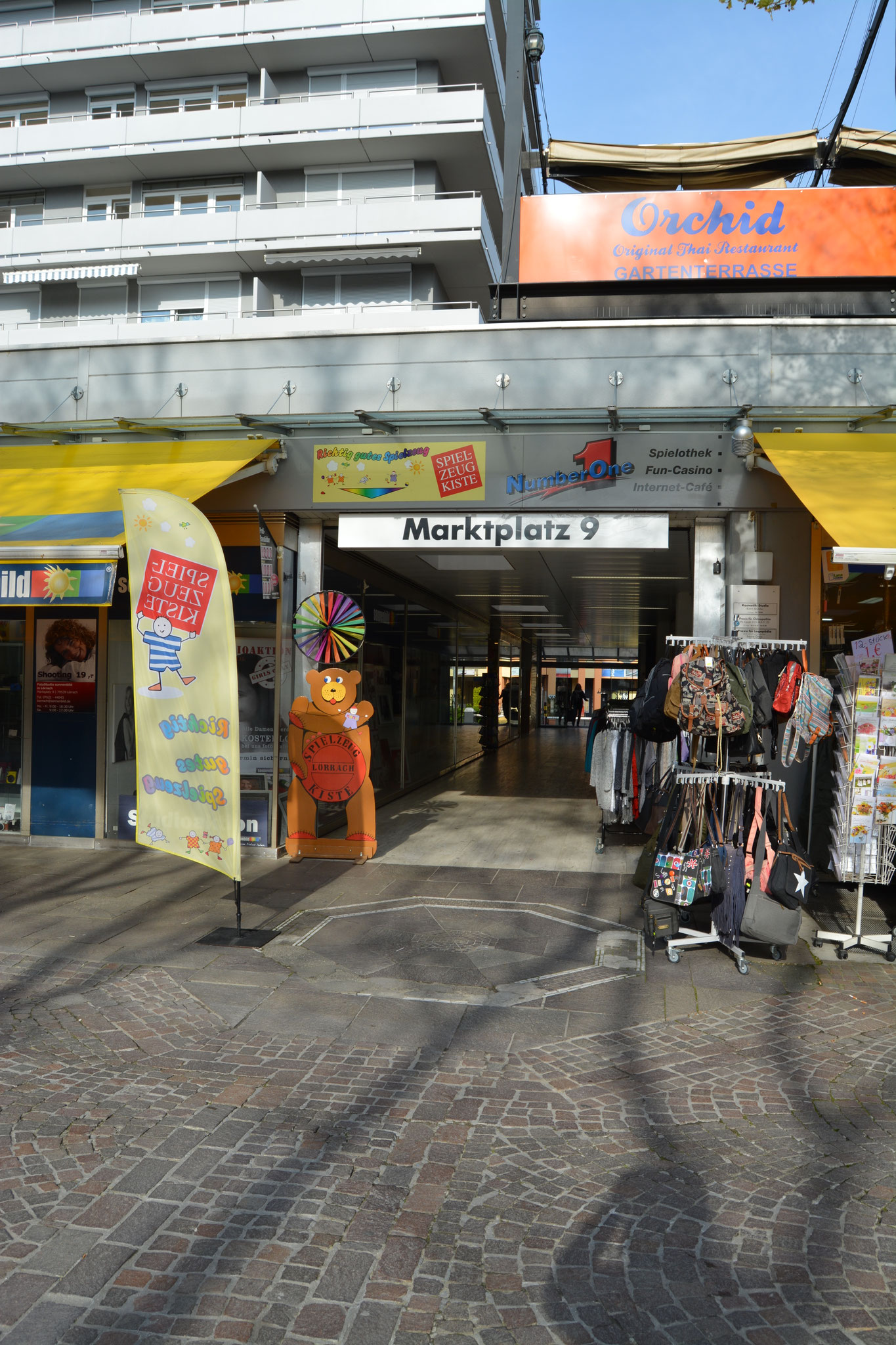 Eingang zur Hochhauspassage vom Marktplatz aus