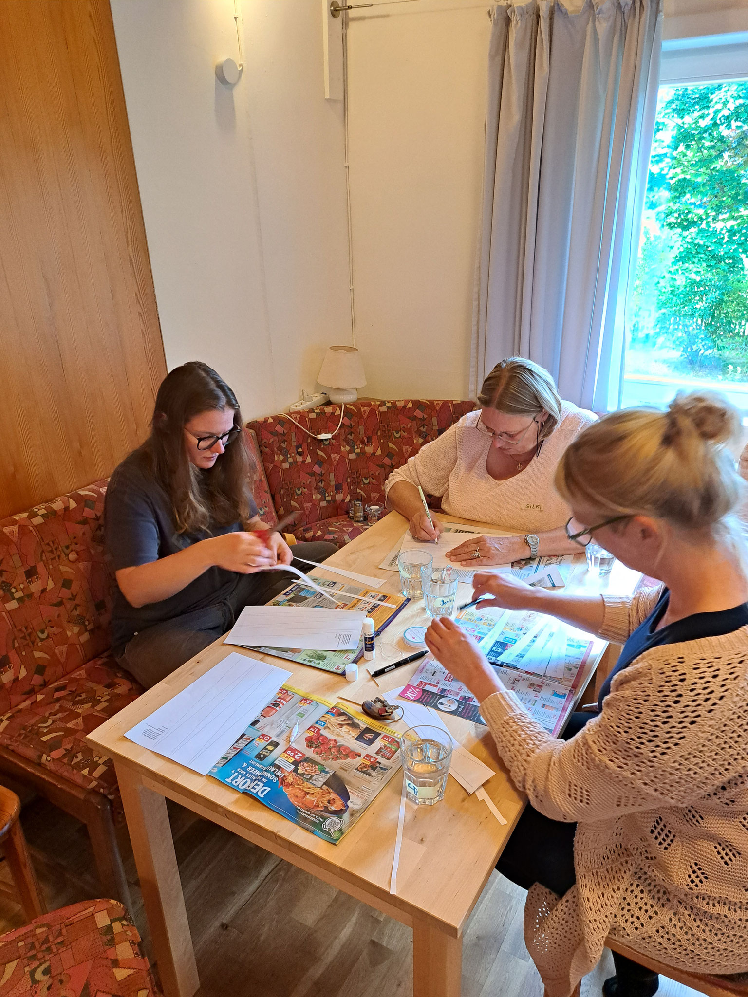 Tauche nach Deinen inneren Perlen - auch an diesem Frauenwochenende kommen wir ins HAND-eln. Die Frauen können etwas mit der Hand erschaffen und mit nach Hause nehmen.