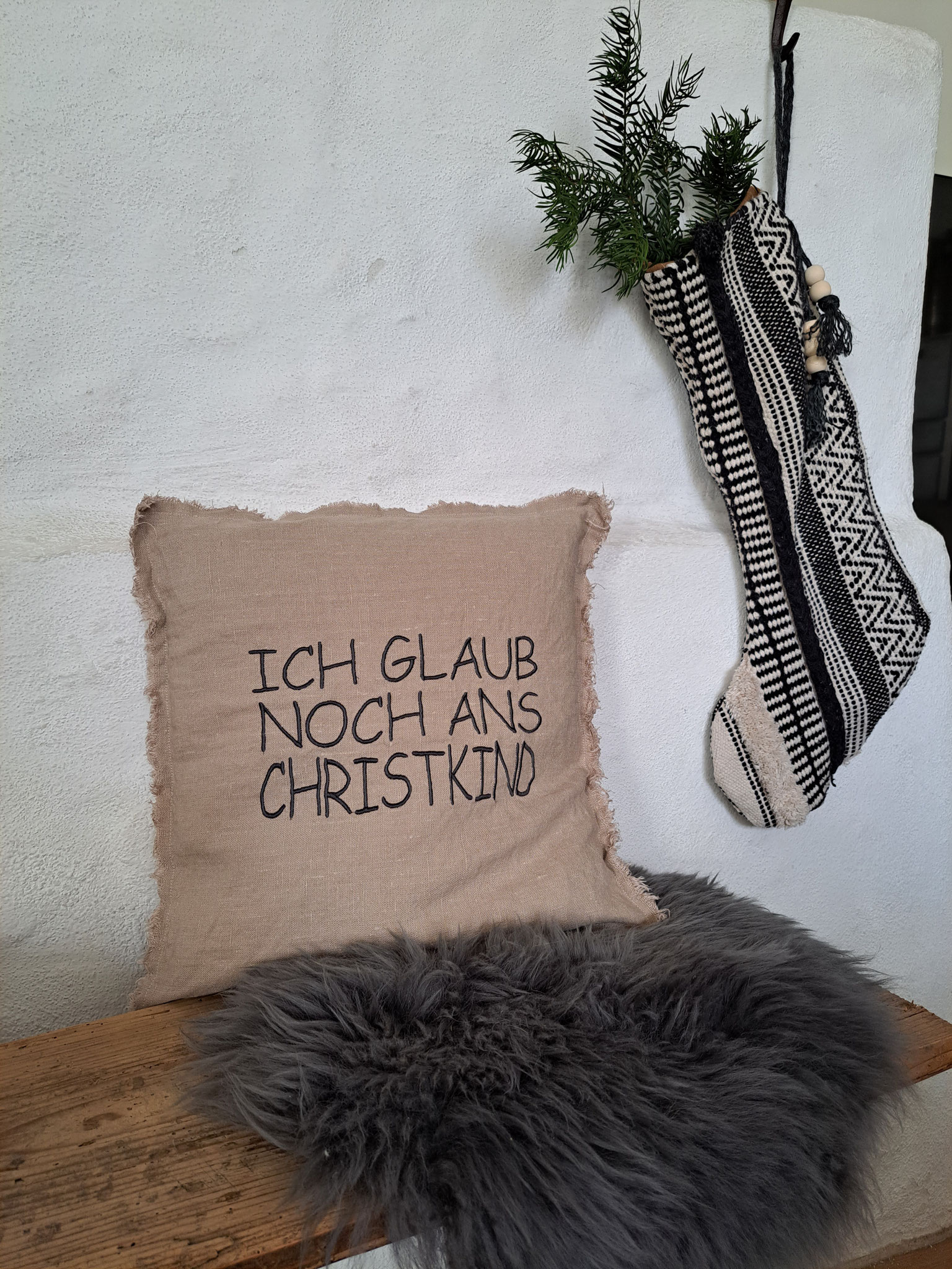 kissen CHRISTKIND  ca 40x40cm, 100% LEINEN, bestickt,€ 28,--(ohne inlet)