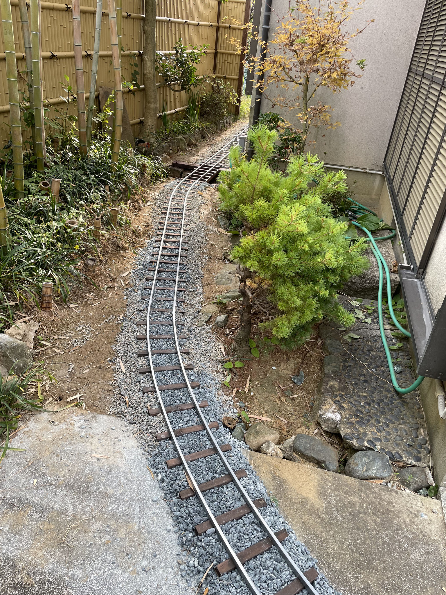 ミニ庭園鉄道（乗用5インチ）オリジナル列車二両