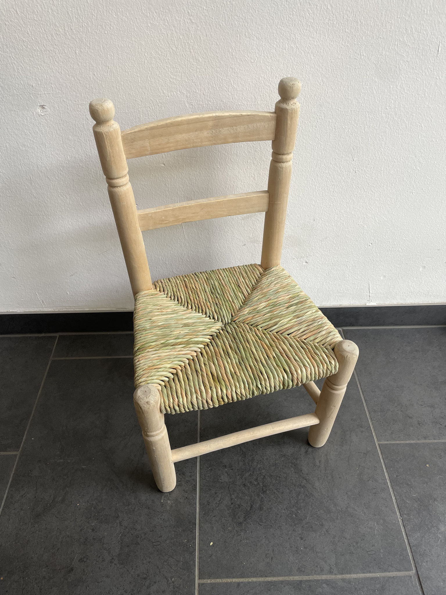Binsen-Kinderstühlchen