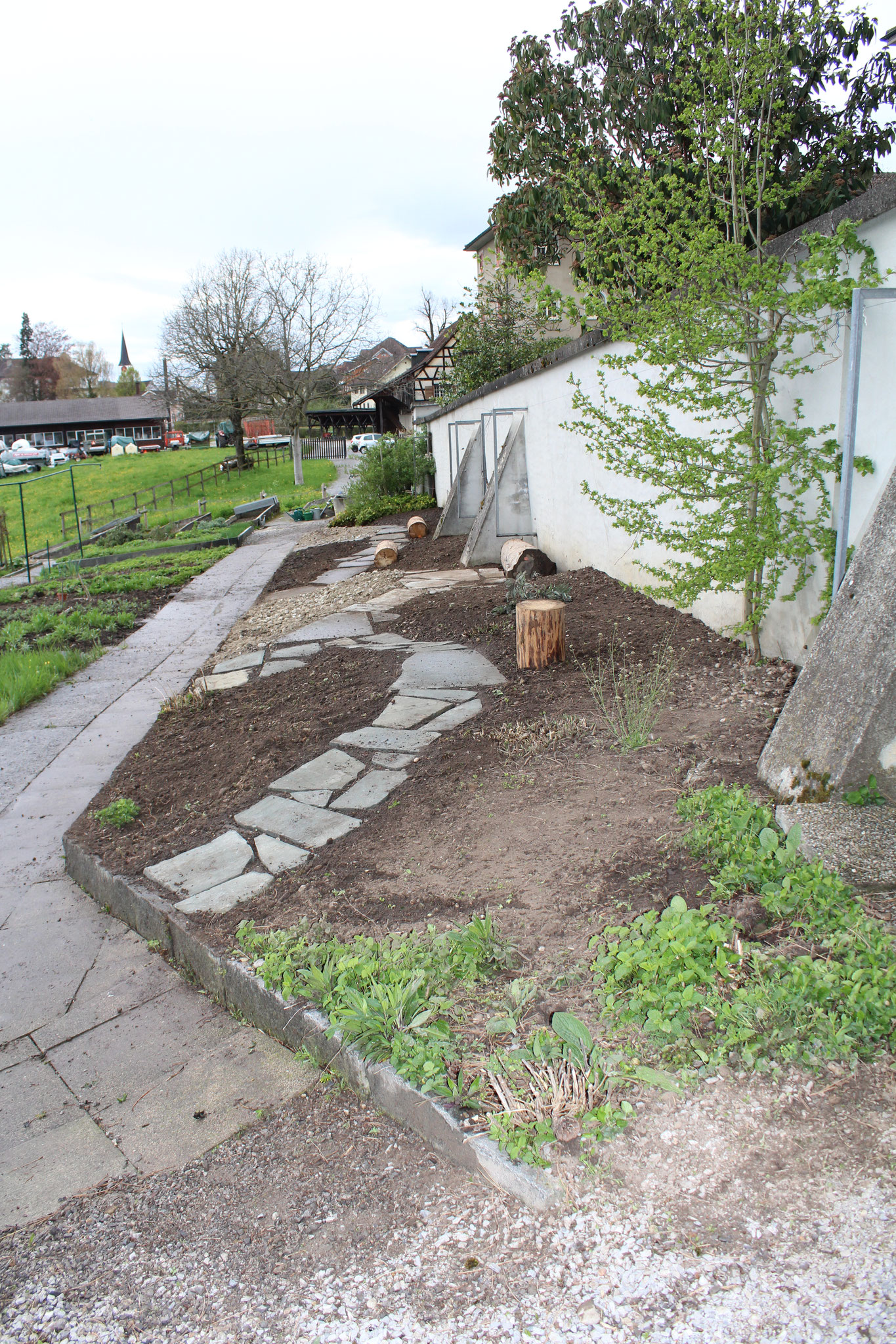 Die neue Gartenfläche kann bepflanzt werden