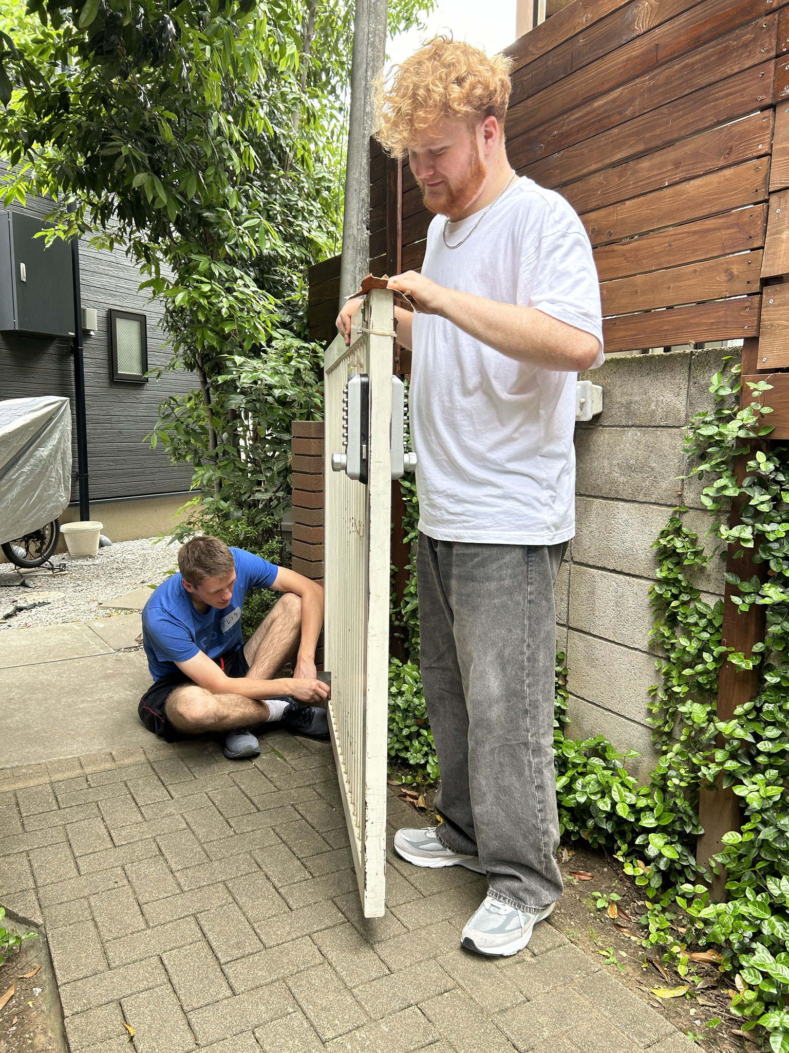 門のペンキもきれいにしてくださいました。