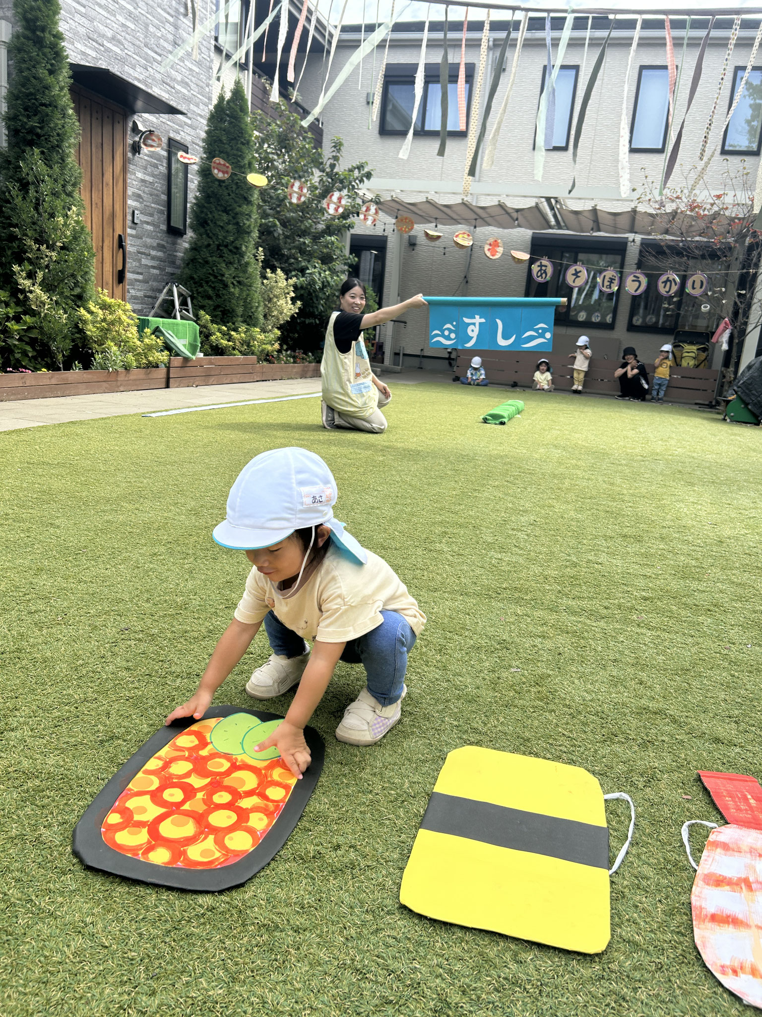 １歳クラスはお寿司を選んでいますね。