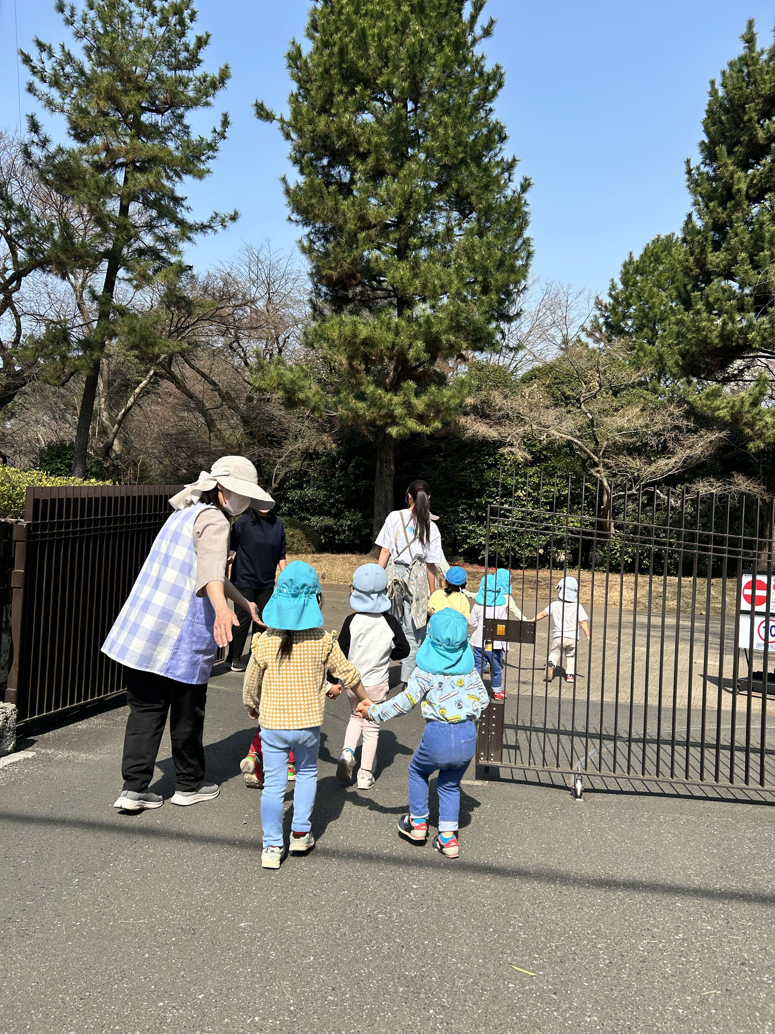 卒園前に2歳クラスは遠足に来ました。
