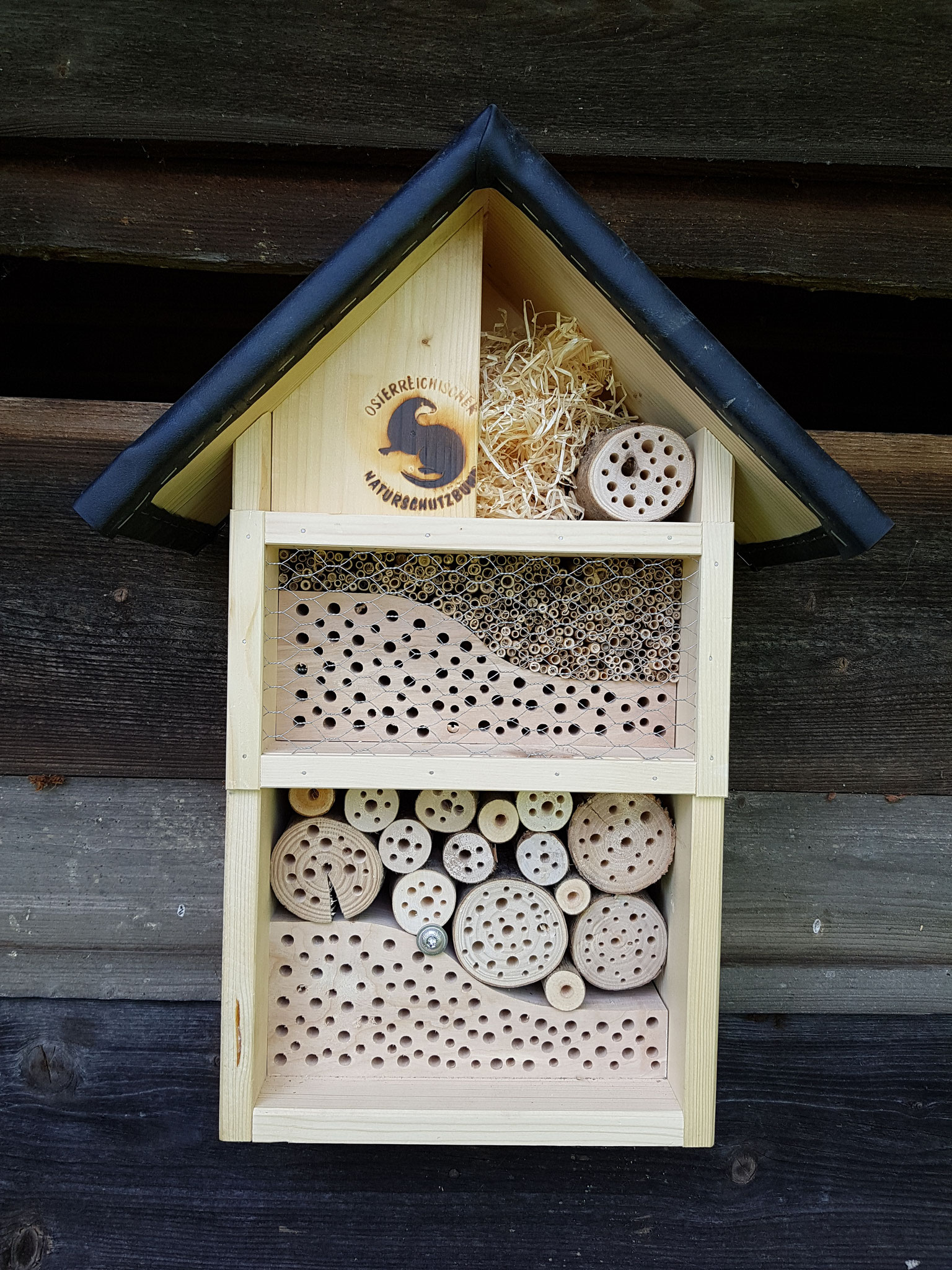 Wildbienen-Nisthilfe (vom Naturschutzbund OÖ gekauft)
