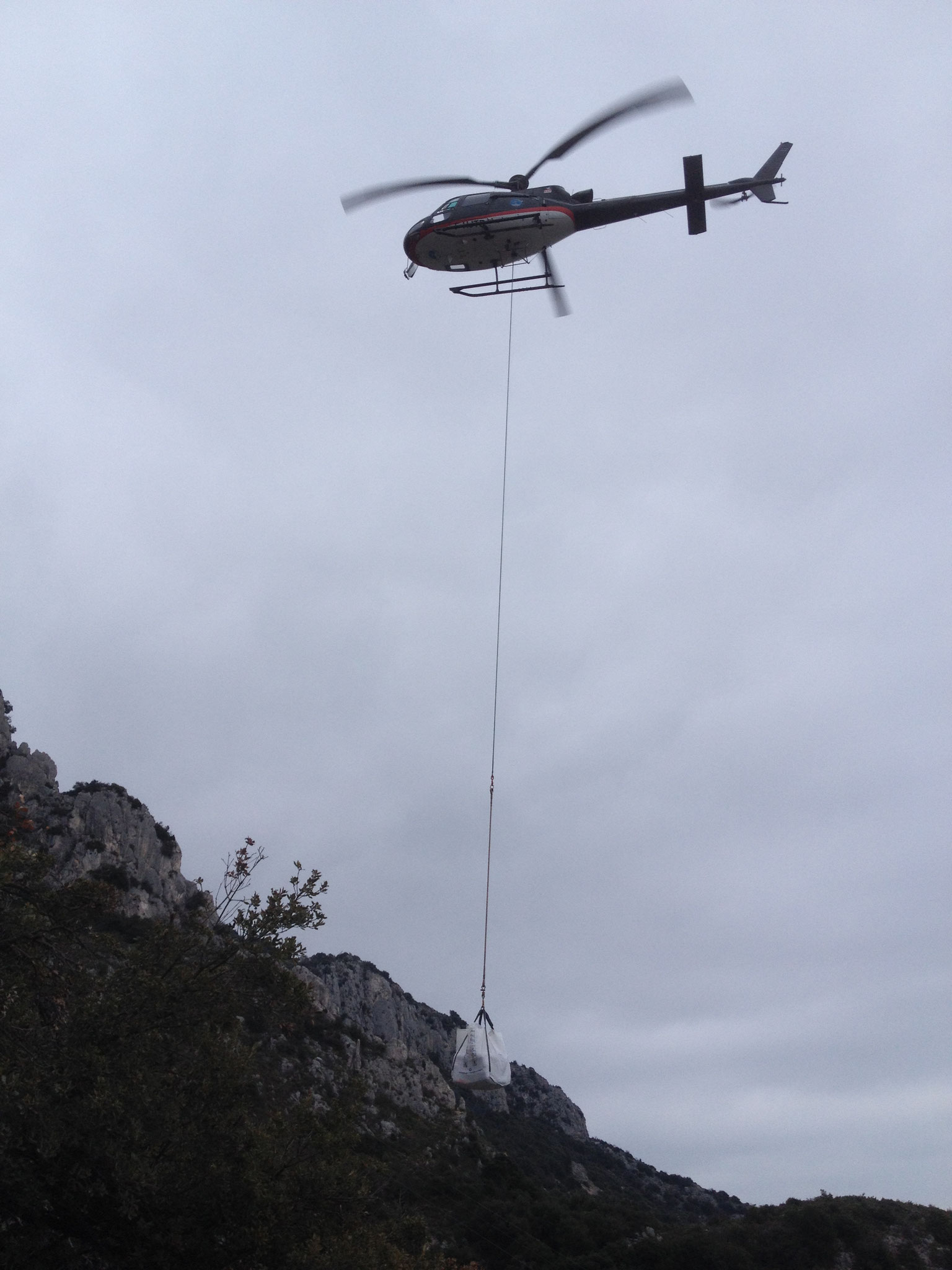 Forage de confortement en falaise