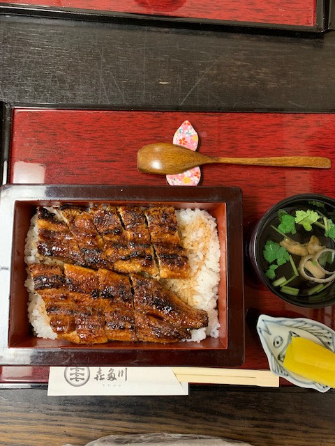 お花見の〆は　うなぎ！！花より団子ですね～