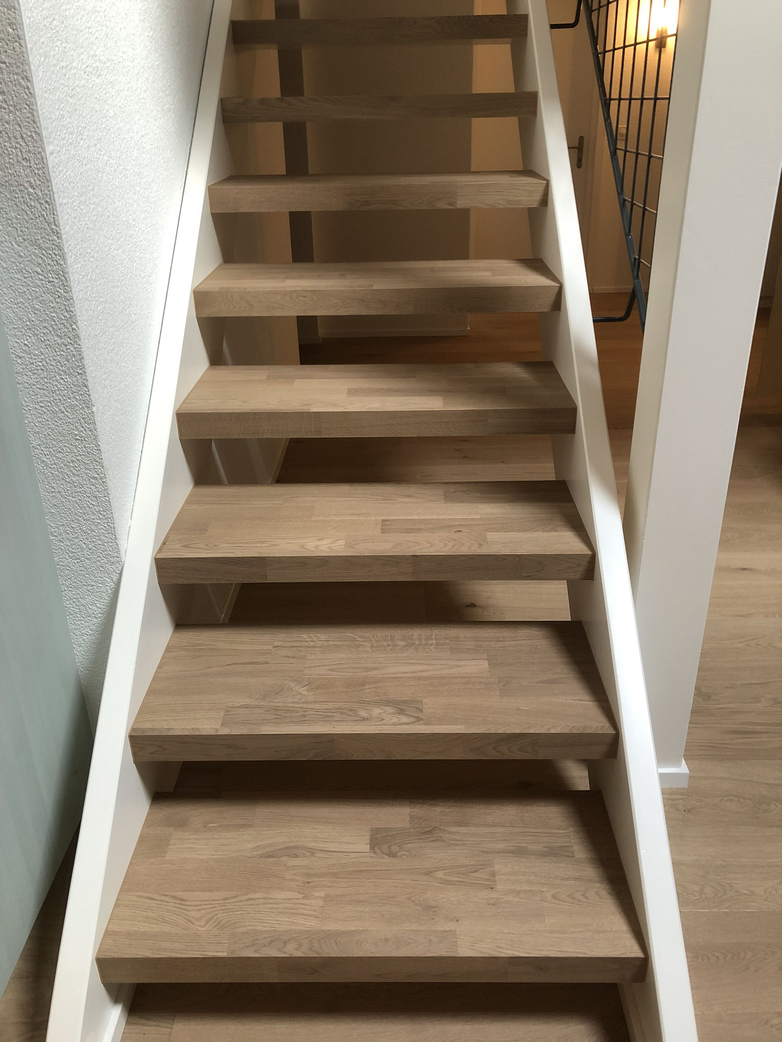 Bestehende Treppe ummantelt mit Eichenparkett