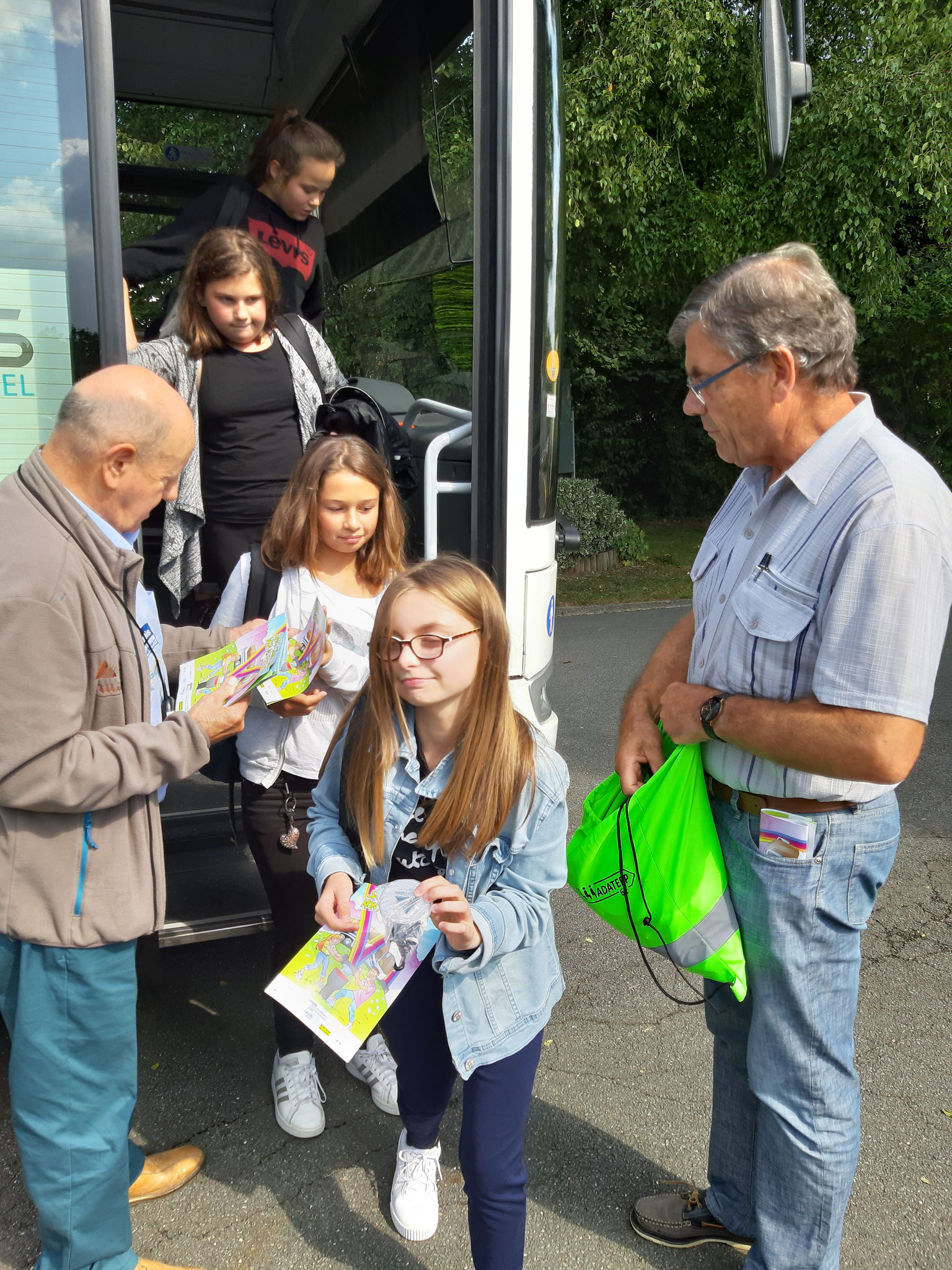AUCHY-LES-HESDIN COLLÈGE JEAN ROSTAND EN PRÉSENCE DE ROBERT THERRY LE 10/9/2019