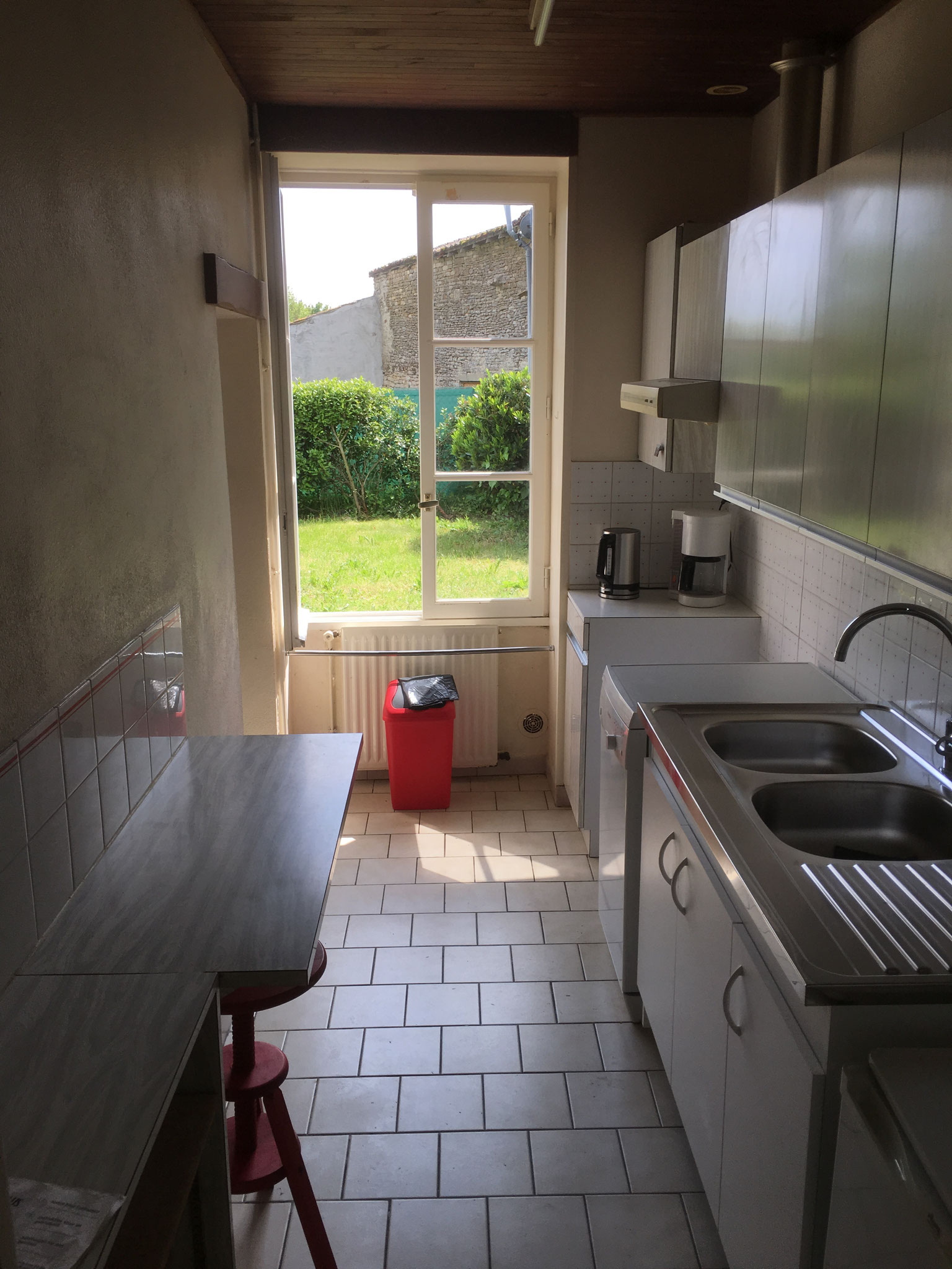 The fitted kitchen
