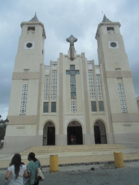 La cathédrale reconstruite dans les années 1930 et 40 au style reconnaissable