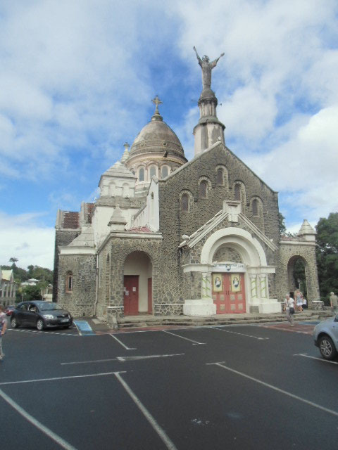 L'église du Sacré-coeur au Nord de FdF, réplique du coeur de celle de Paris