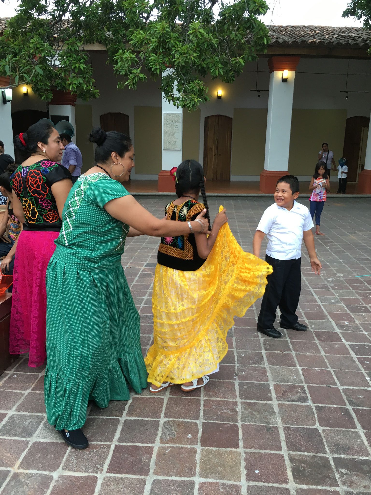 Baile en la Casa de la Cultura, Juchitán