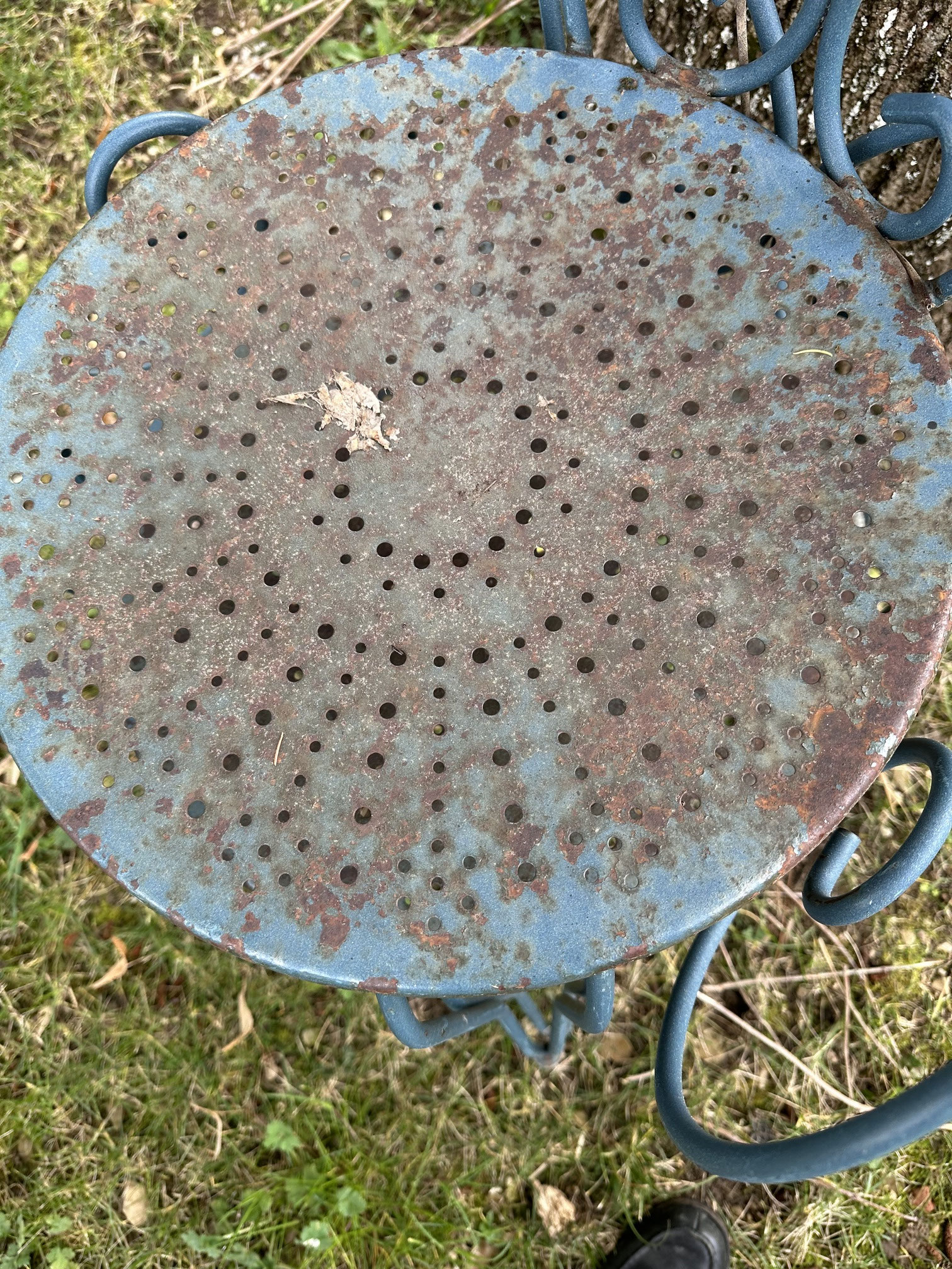 mobilier de jardin en métal oxydé