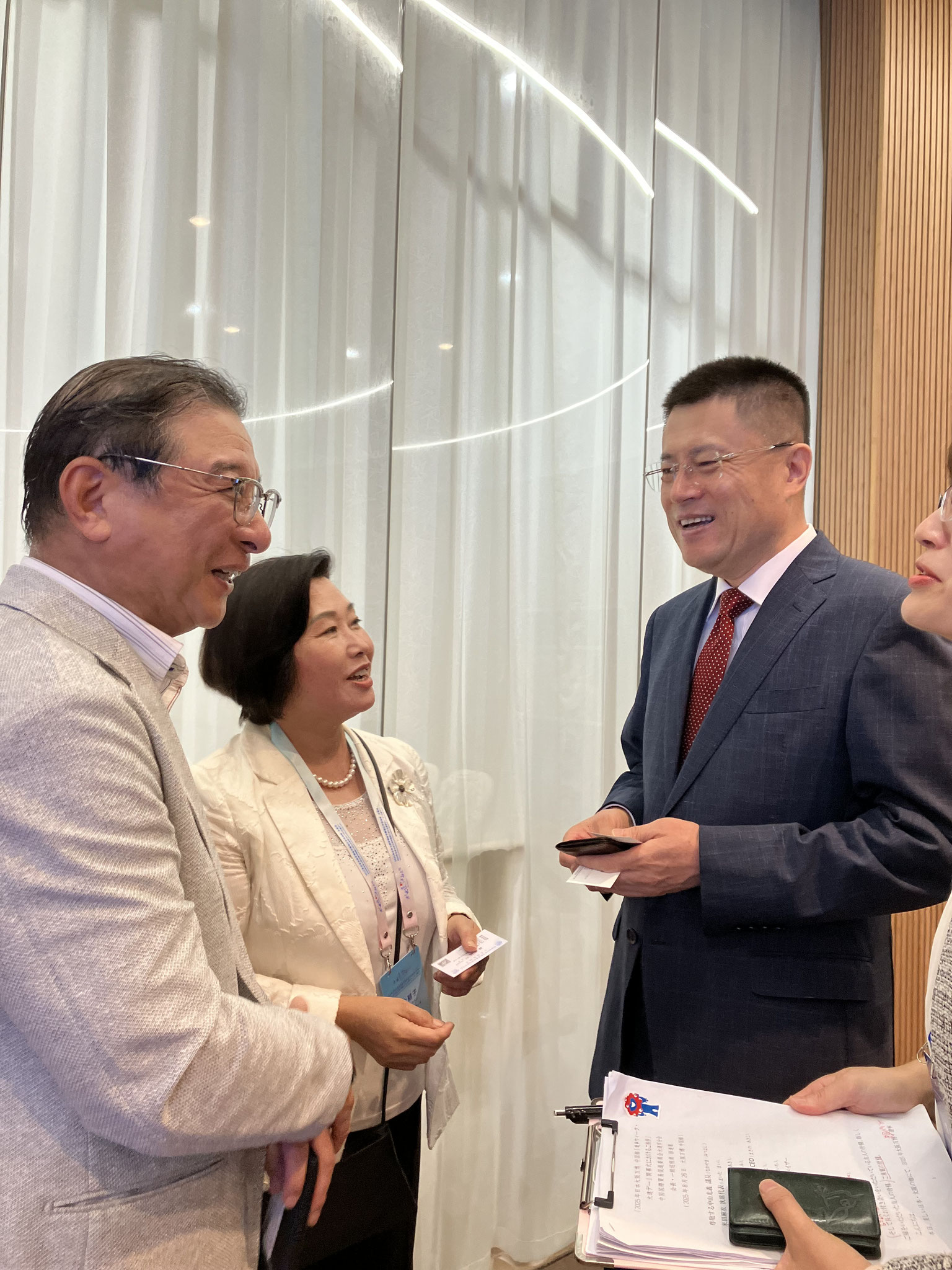 孫連運会長(中国国際貿易促進委員会大連市分会)、青木幹事、新納幹事・事務局長