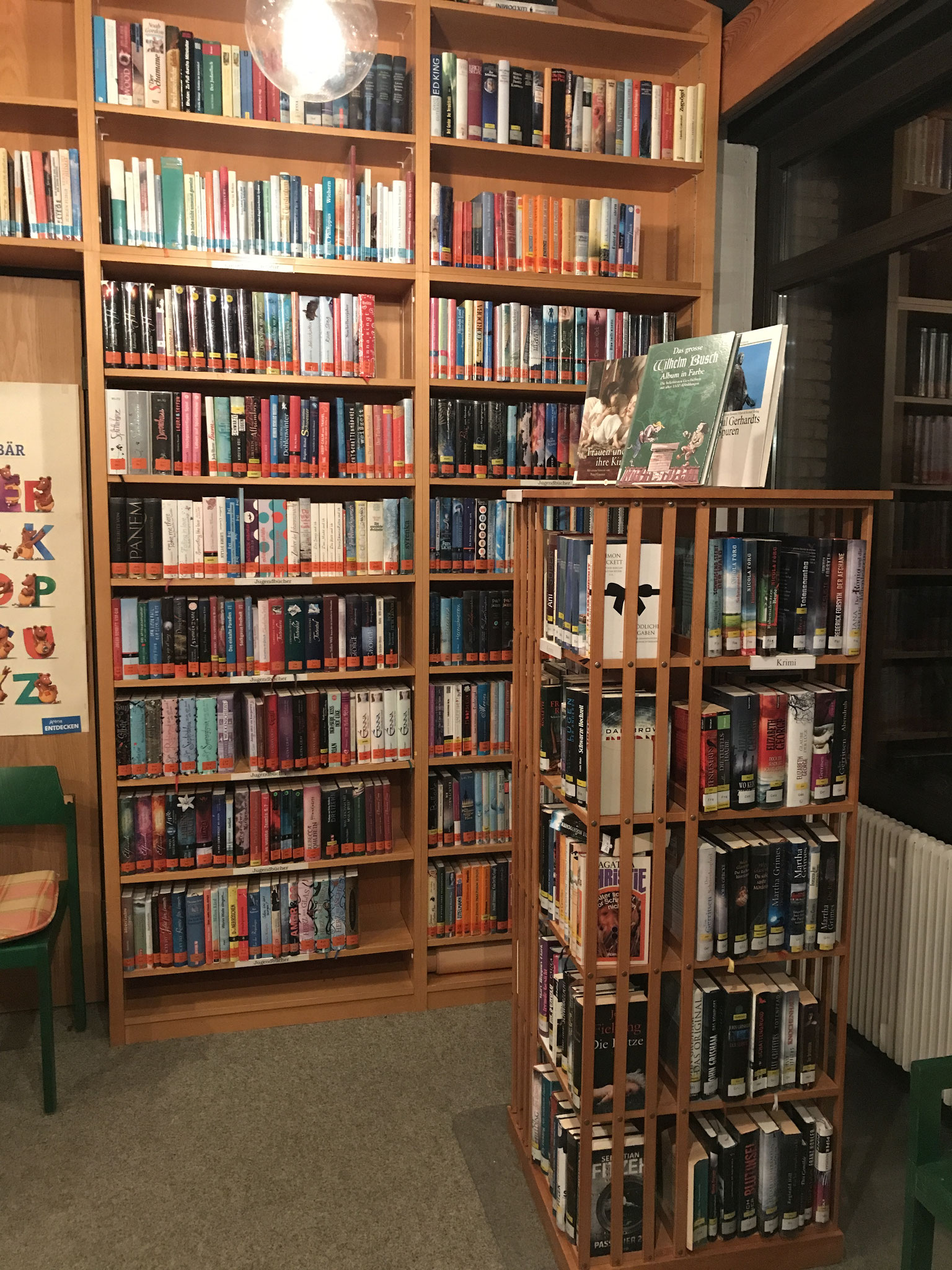 Krimiständer und Jugendbücher