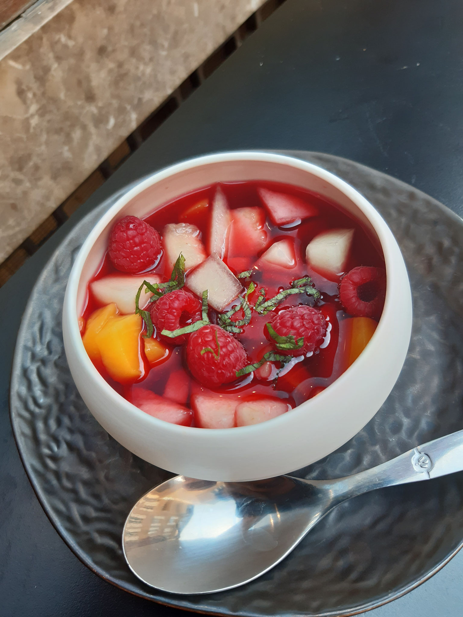 Salade de fruits infusée au carcadet