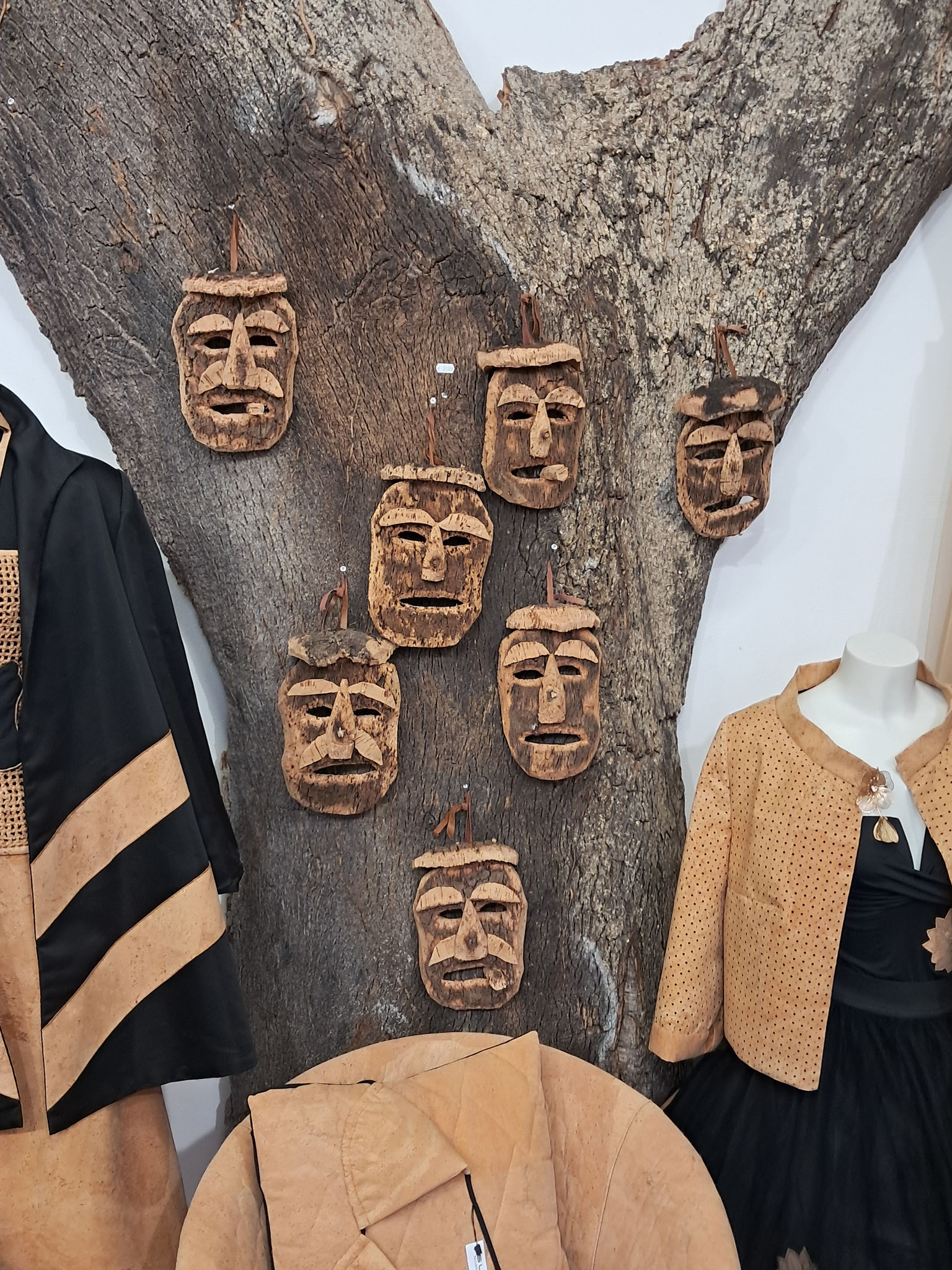 Masken und Kleidung