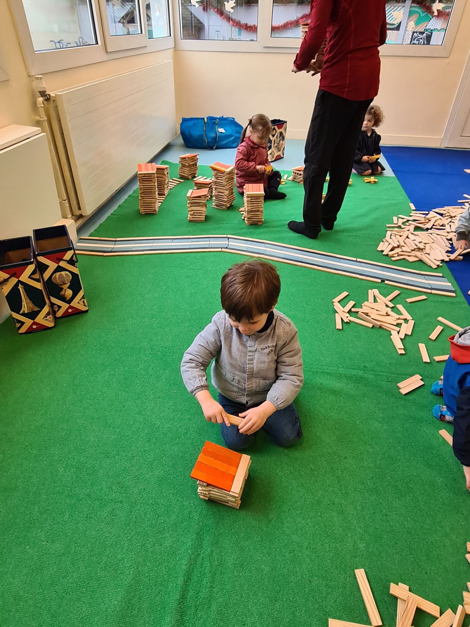 Journée KAPLA pour les 3 classes de Maternelle (PS, MS et GS) Ecole