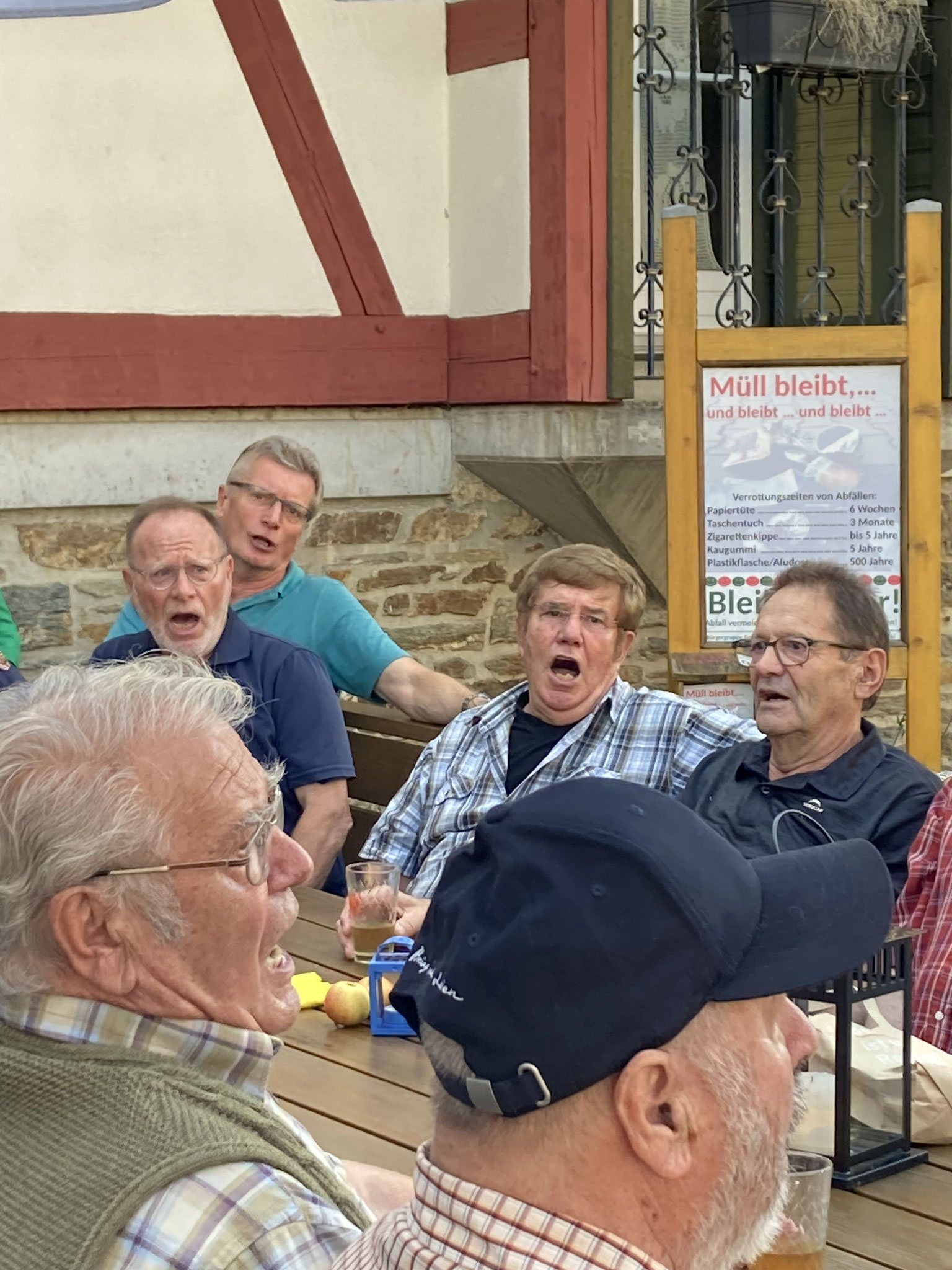 Freunde sagt was wollt ihr trinken ...