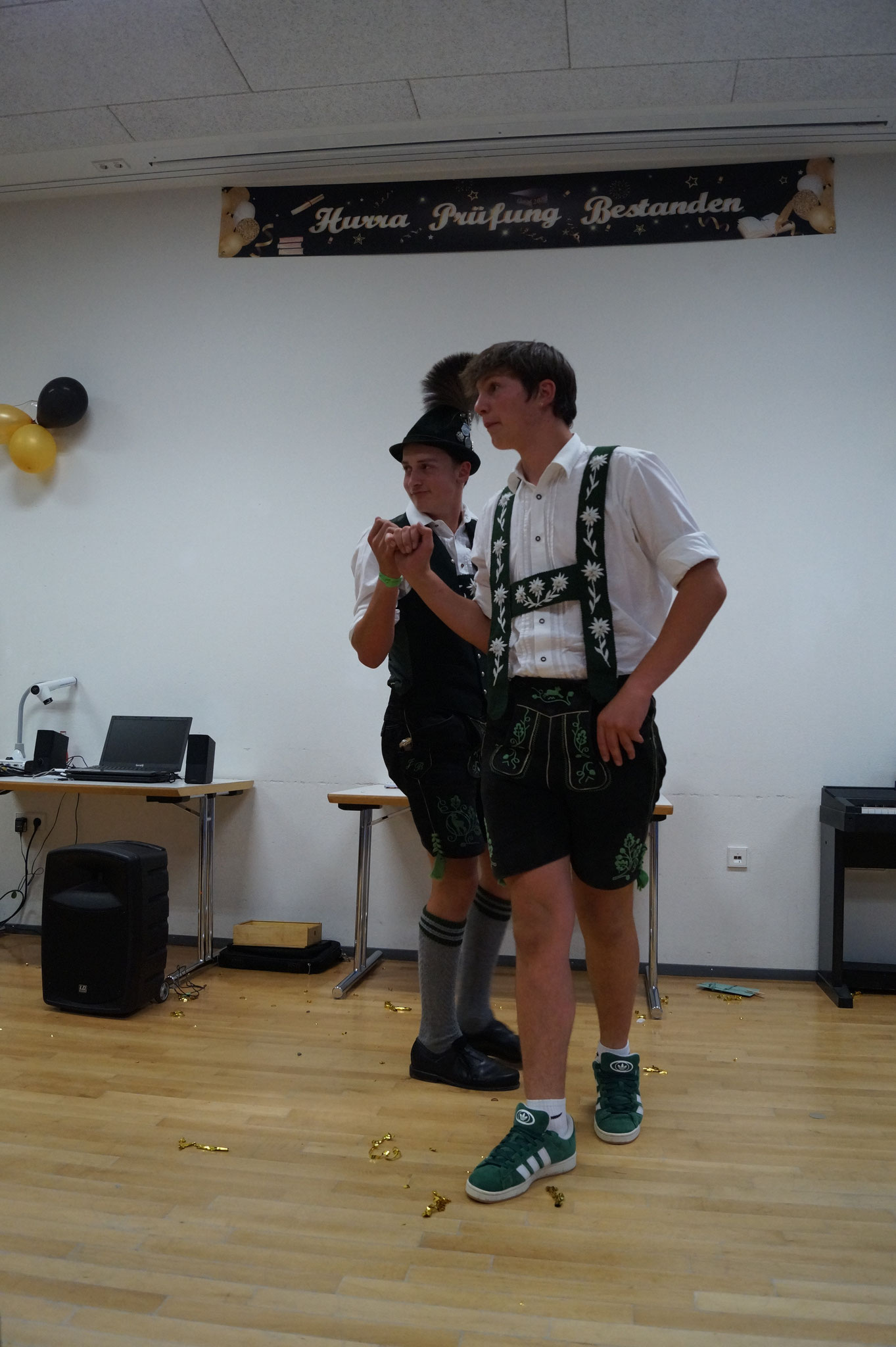 Albert und  Johannes beim Schuhplattler