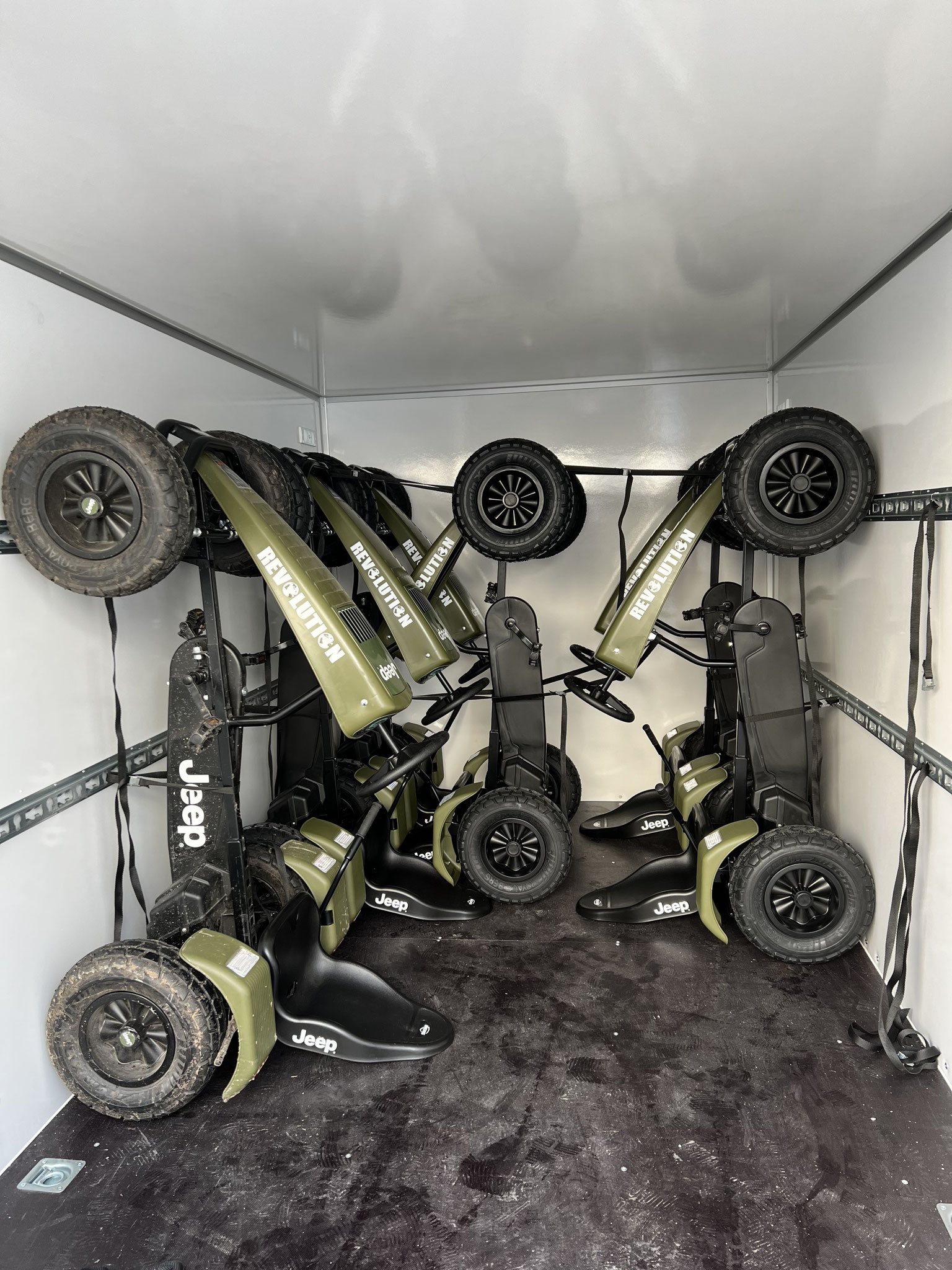 Einer von mehreren PKW Anhängern mit unseren Karts