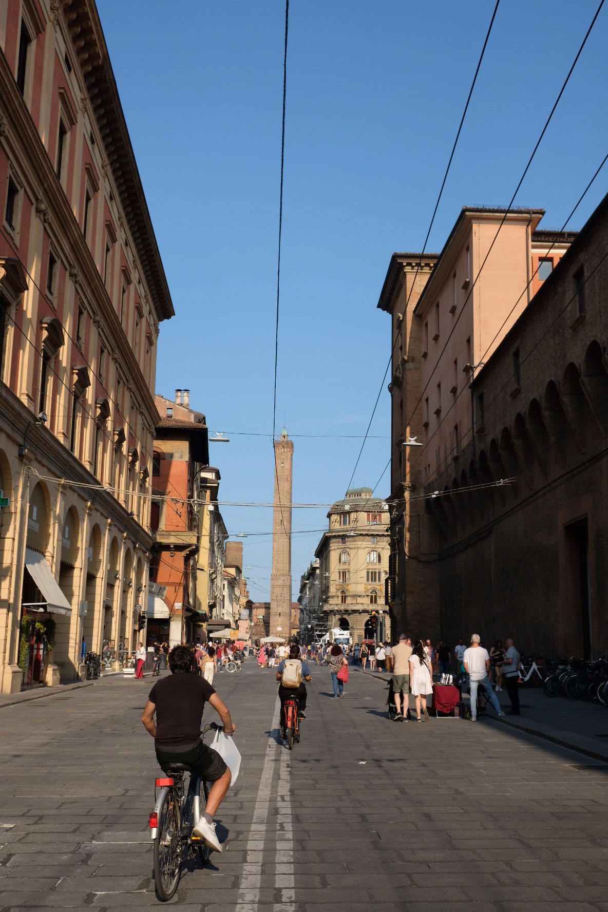 Altstadt und torre degli Asinelli in Bologna