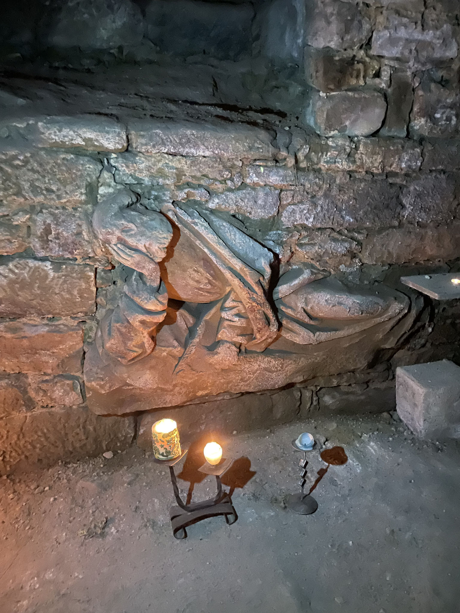 Steinernes Wandrelief.