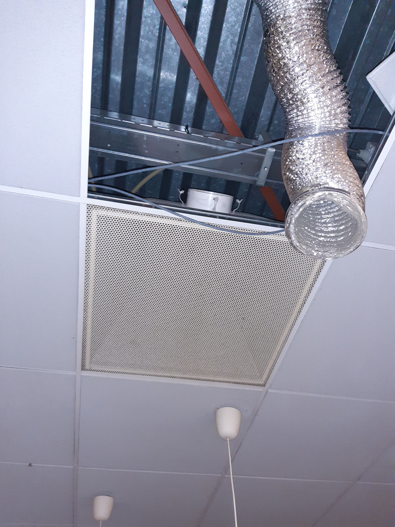 Flexibele ventilatieslangen reinigen