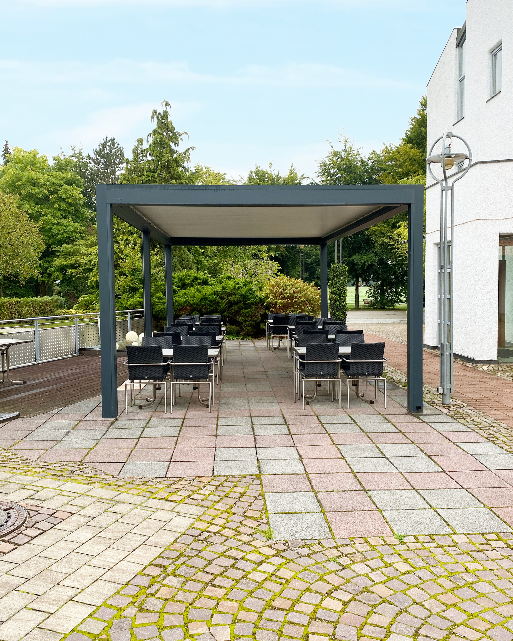 freistehendes Terrassendach zur Beschattung einer Gastronomie Terrasse in Bad Füssing