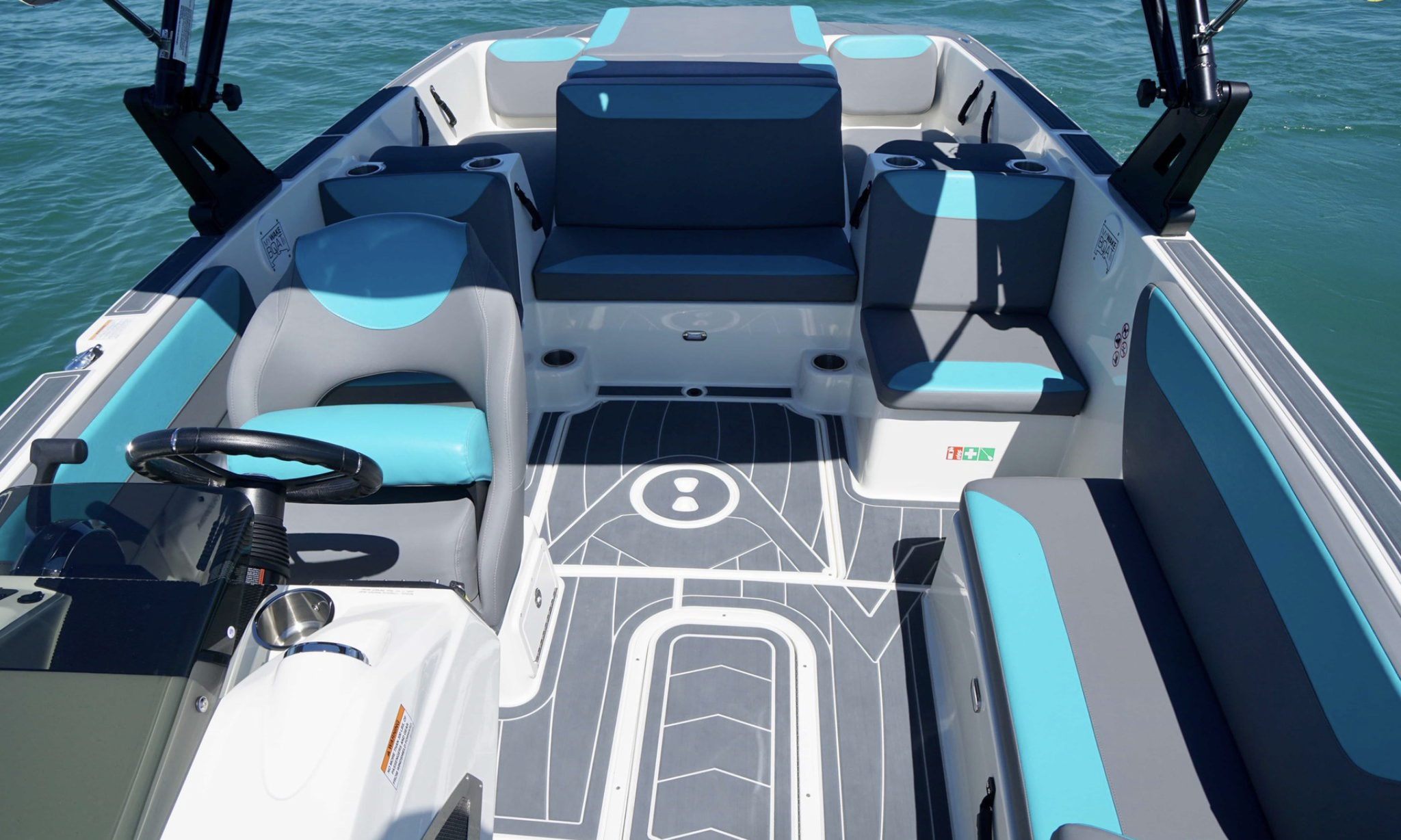 HeyDay WT2 auf dem Bodensee, Sitzbank