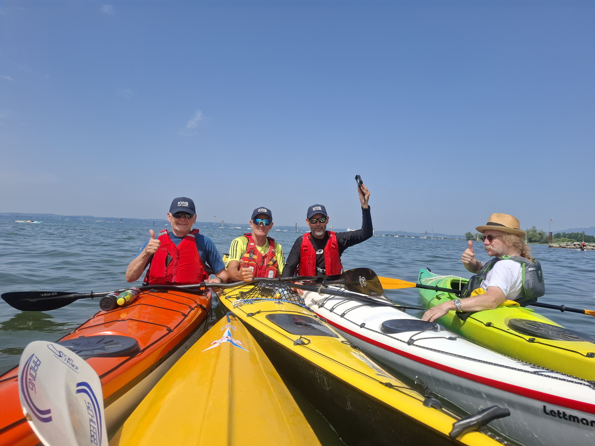 Paddler des KC Rheindelta beim Rohrspitz nach der Übergabe an KW Bregenz