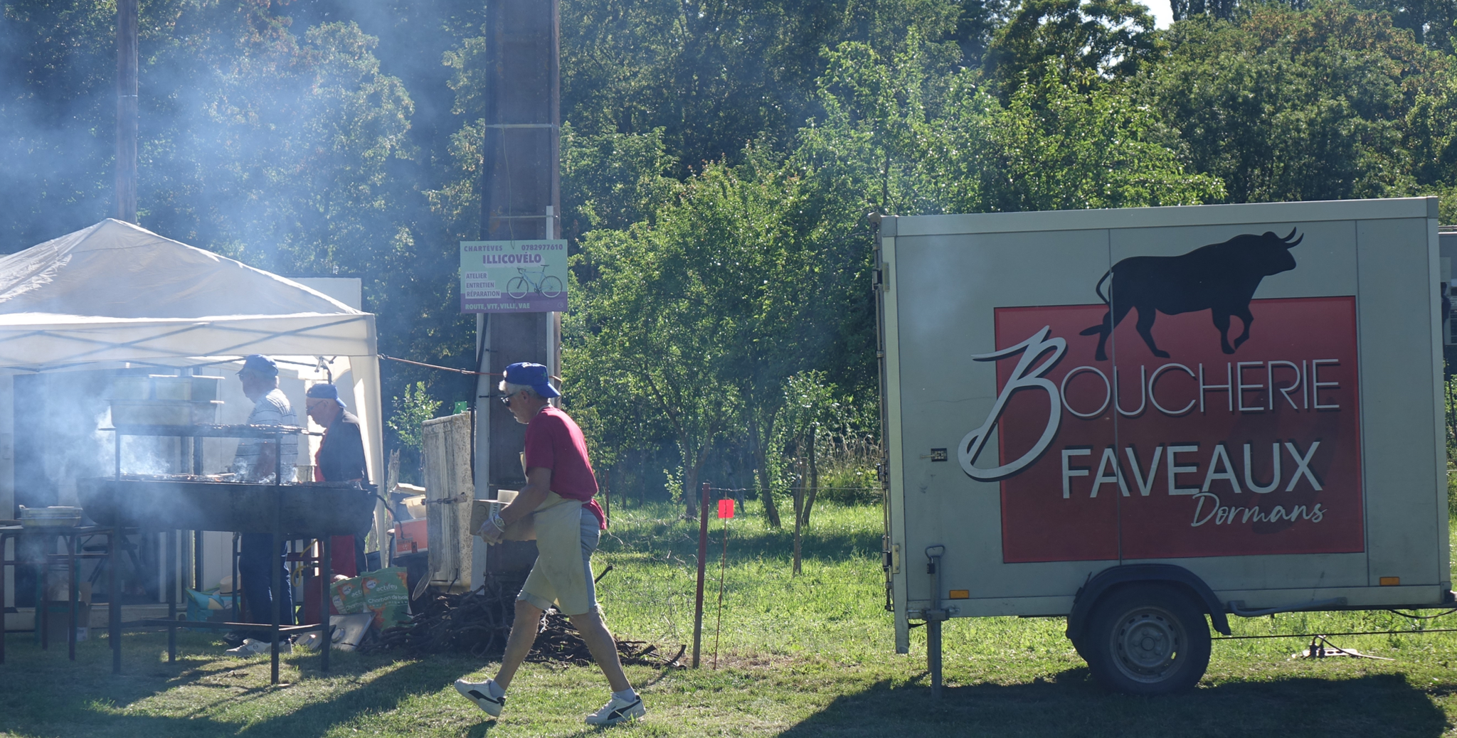 L'Étoile Sportive et Culturelle de Mont-Saint-Père a en charge la buvette et la restauration pour le confort des participants et du public..